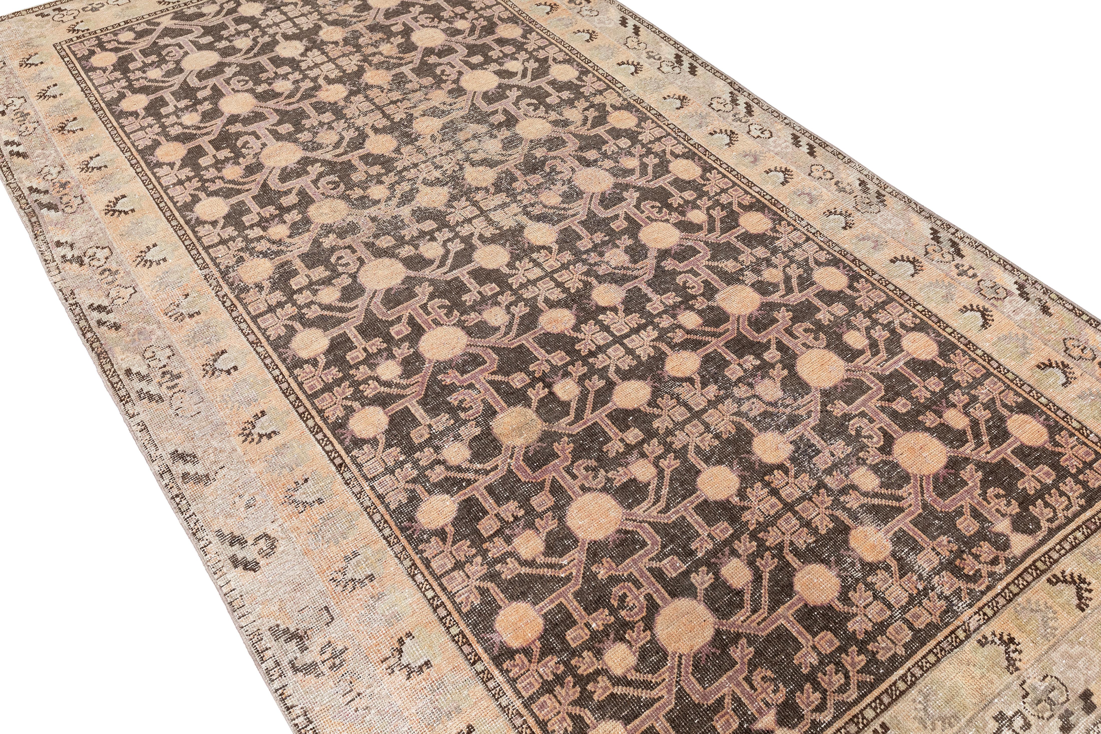 Ouzbek Tapis Khotan vintage d'Ouzbékistan - Une beauté tissée à la main vieille de 80 ans en vente