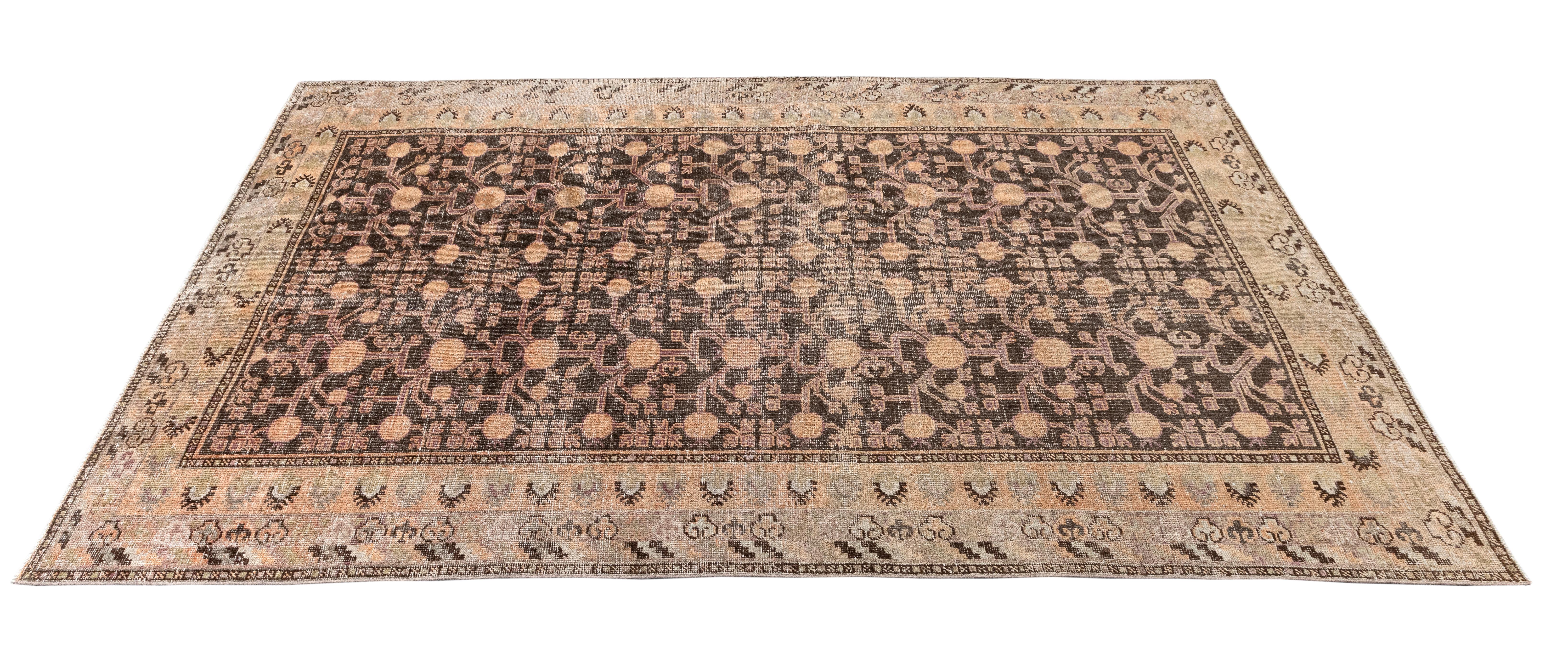 Tapis Khotan vintage d'Ouzbékistan - Une beauté tissée à la main vieille de 80 ans en vente 1