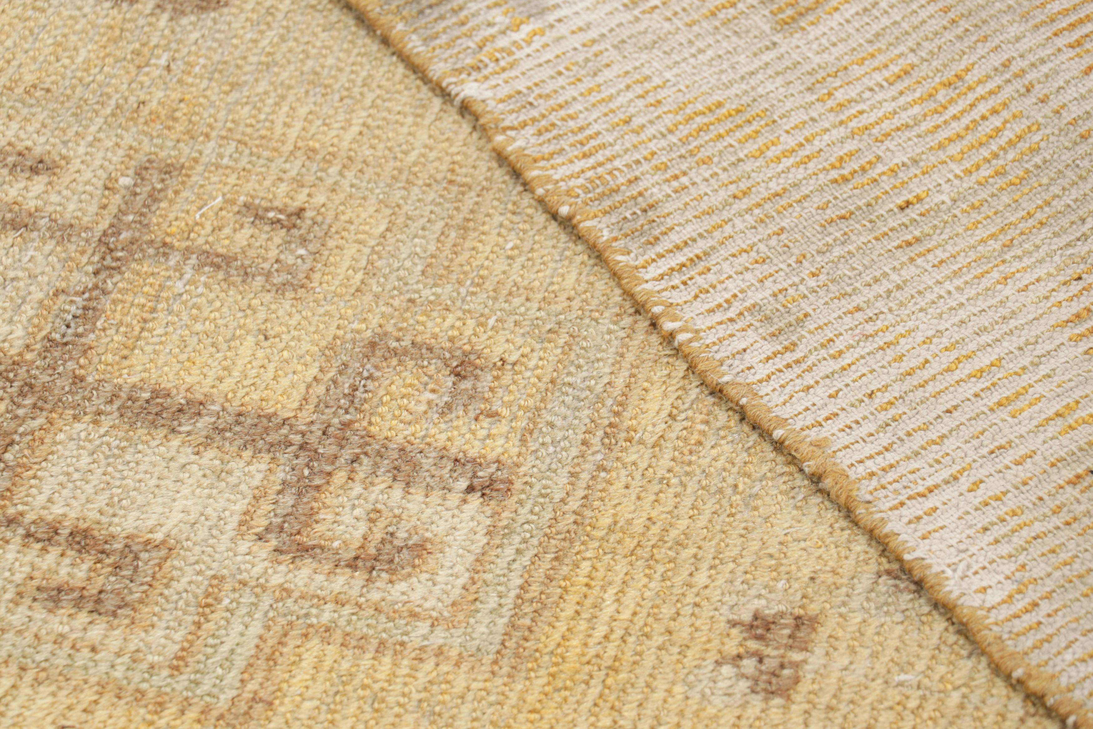 Lana Tappeto Khotan vintage in oro e marrone con medaglioni da Rug & Kilim in vendita