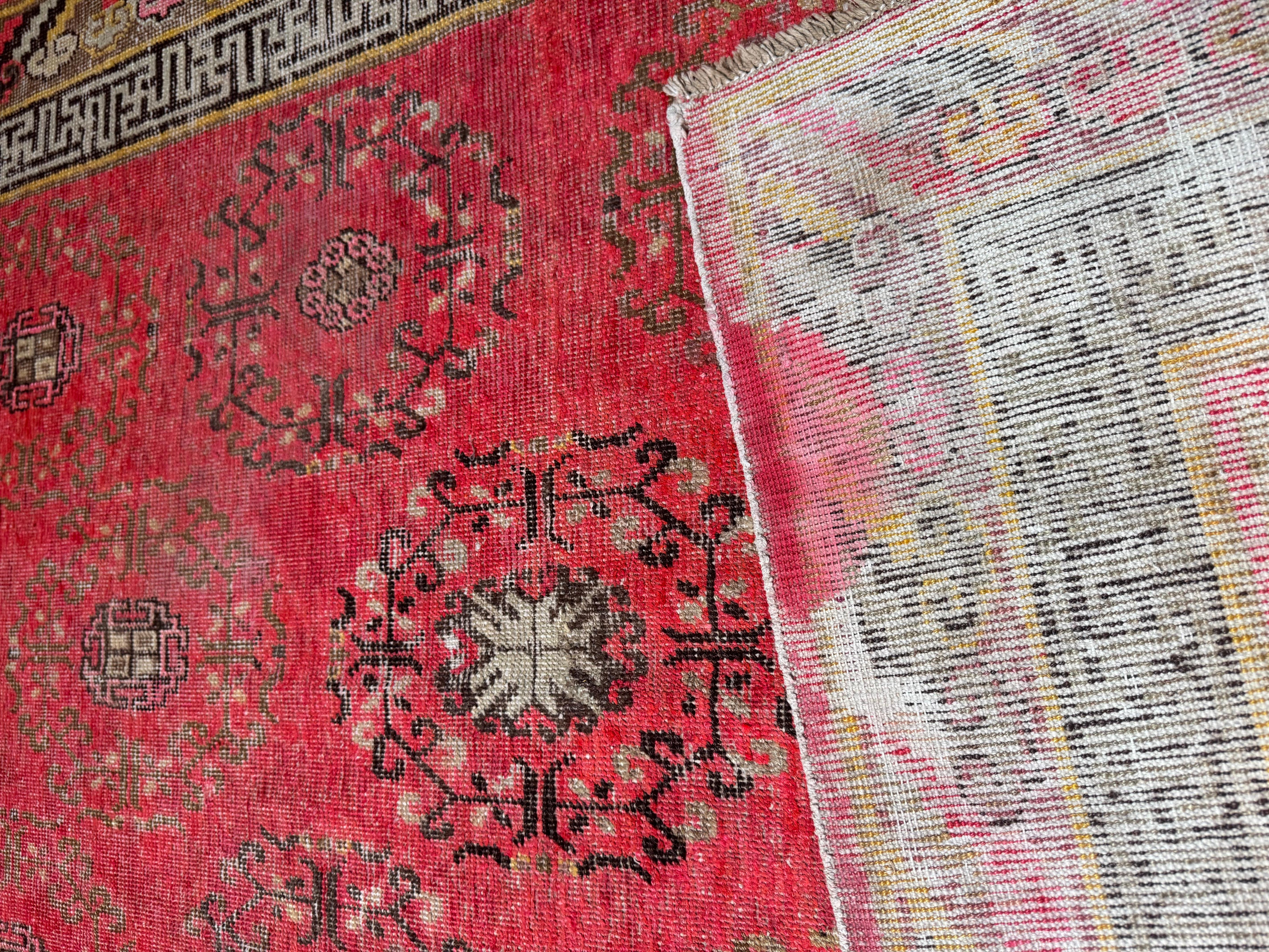Khotan Samarkand Vintage Vintage-Teppich in Rot mit Medaillon-Motiv 8'8