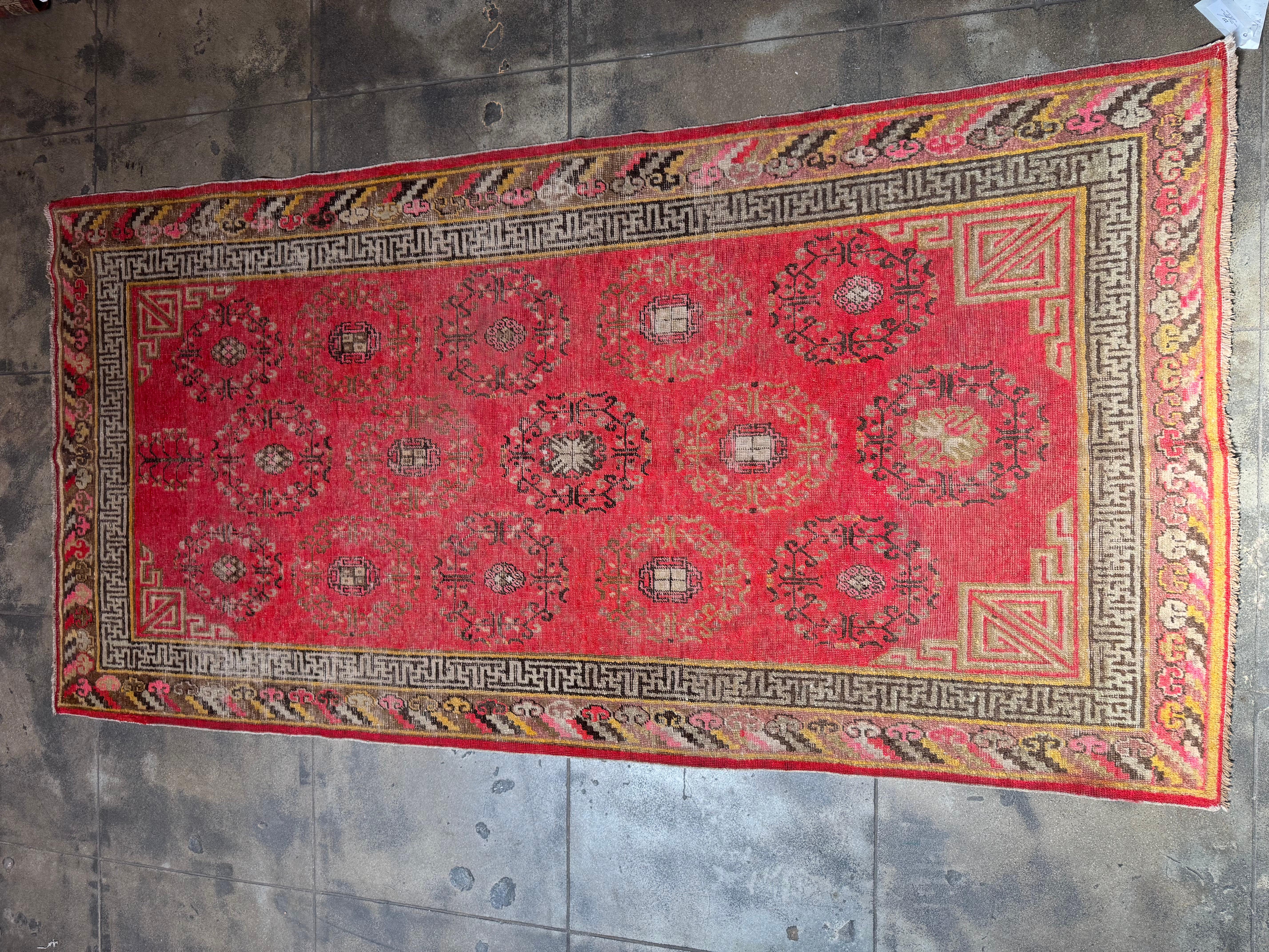 Khotan Samarkand Vintage Vintage-Teppich in Rot mit Medaillon-Motiv 8'8