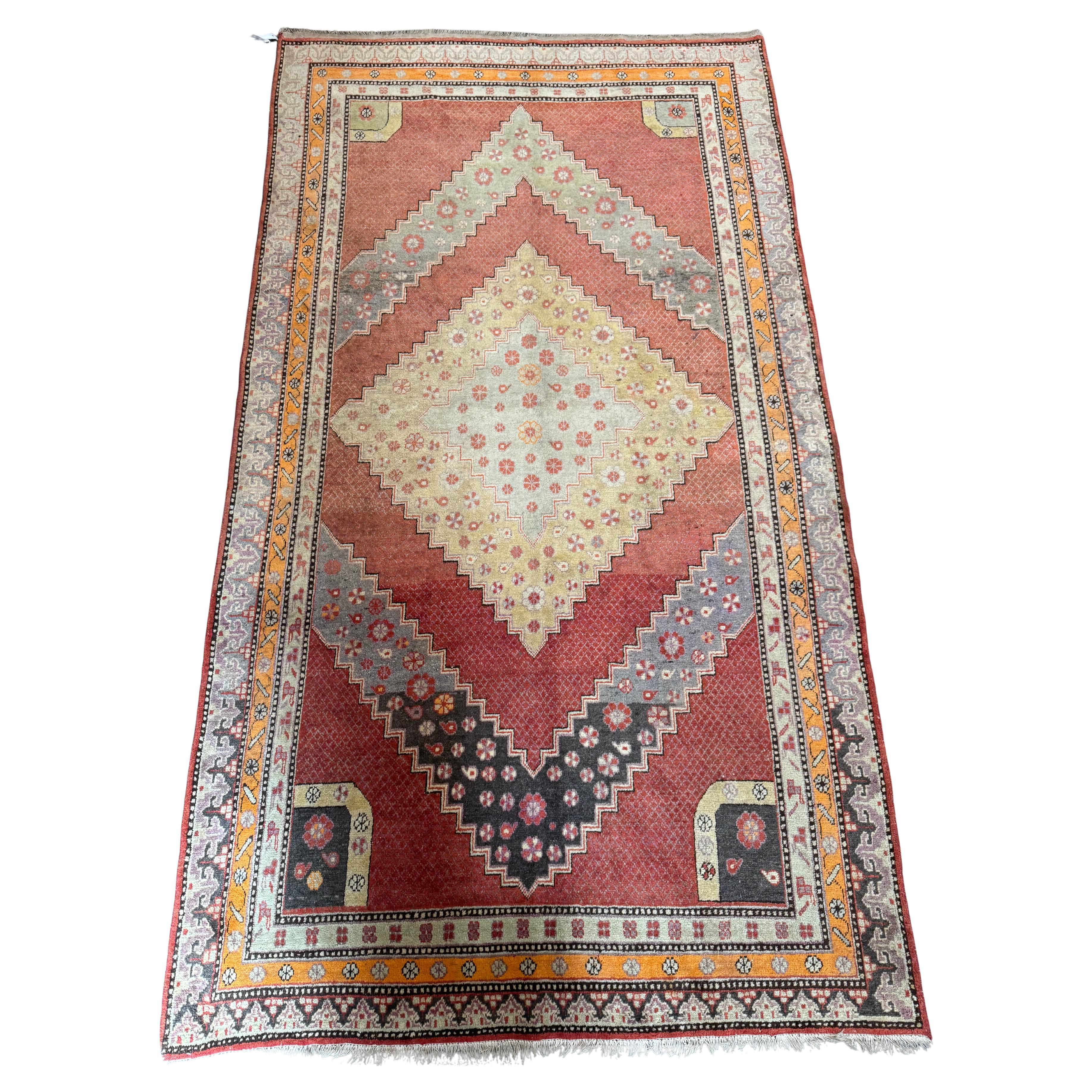 Khotan Samarkand Vintage-Teppich aus Khotan mit floralen und geometrischen Mustern 10'2" X 5'8"
