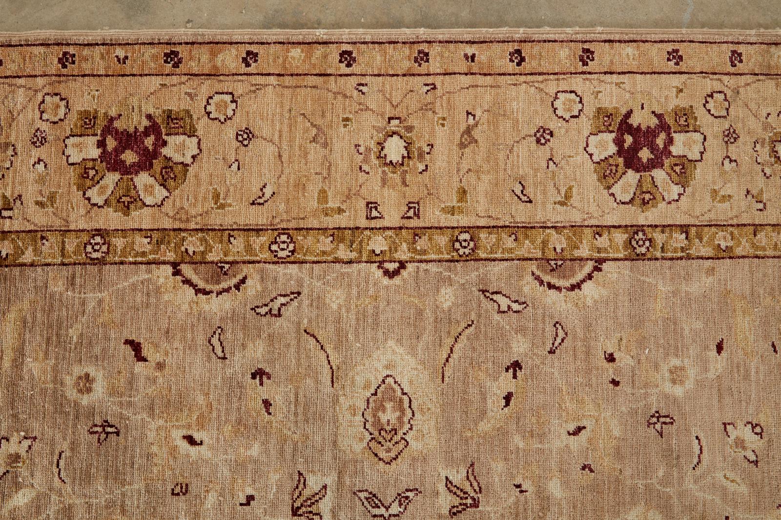 Alfombra de moqueta beige estilo Khotan en venta 5