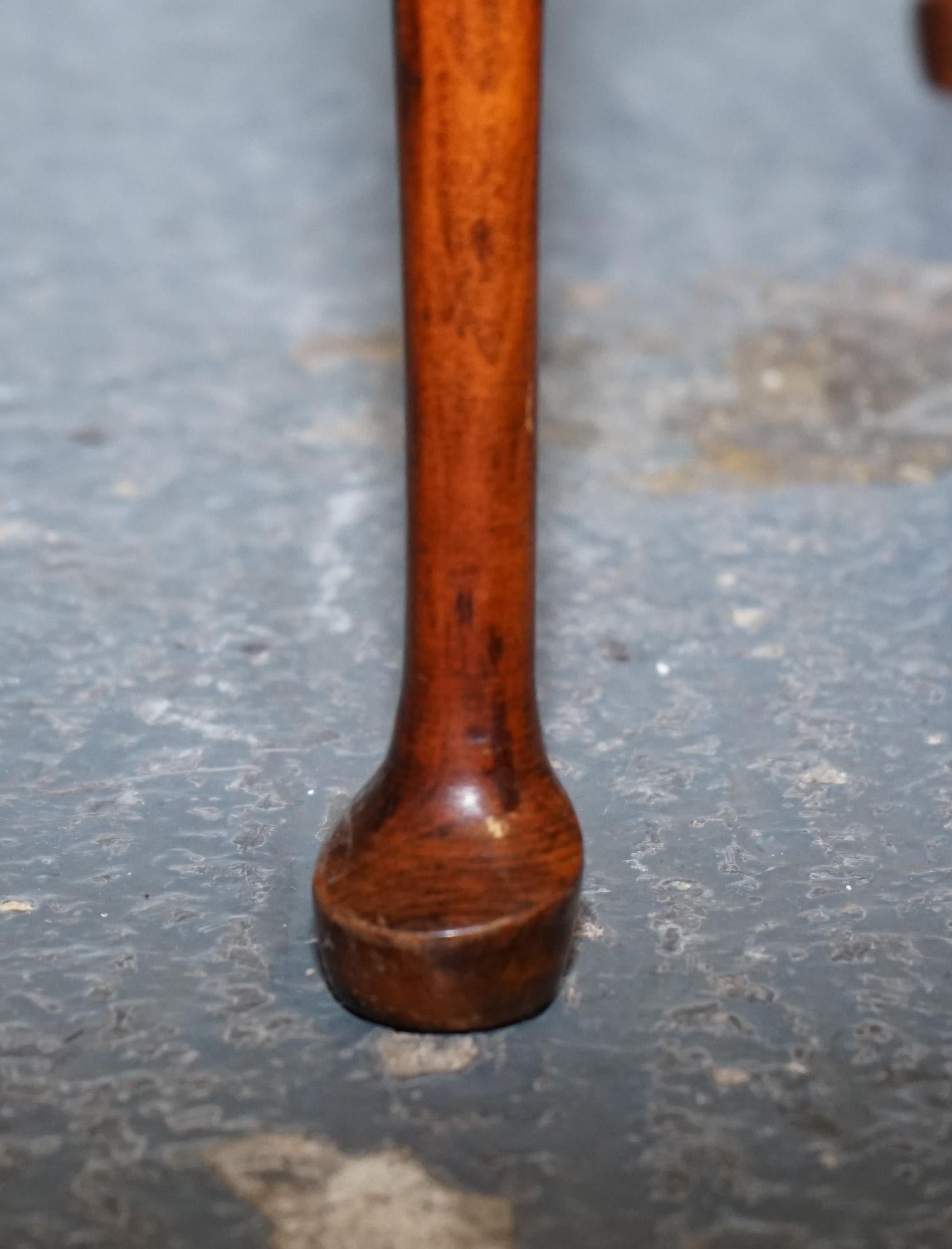 VINTAGE MAHOGANY FLAMED MAHOGANY NEST OF THREE TABLES QUEEN ANNE LEGS en vente 7