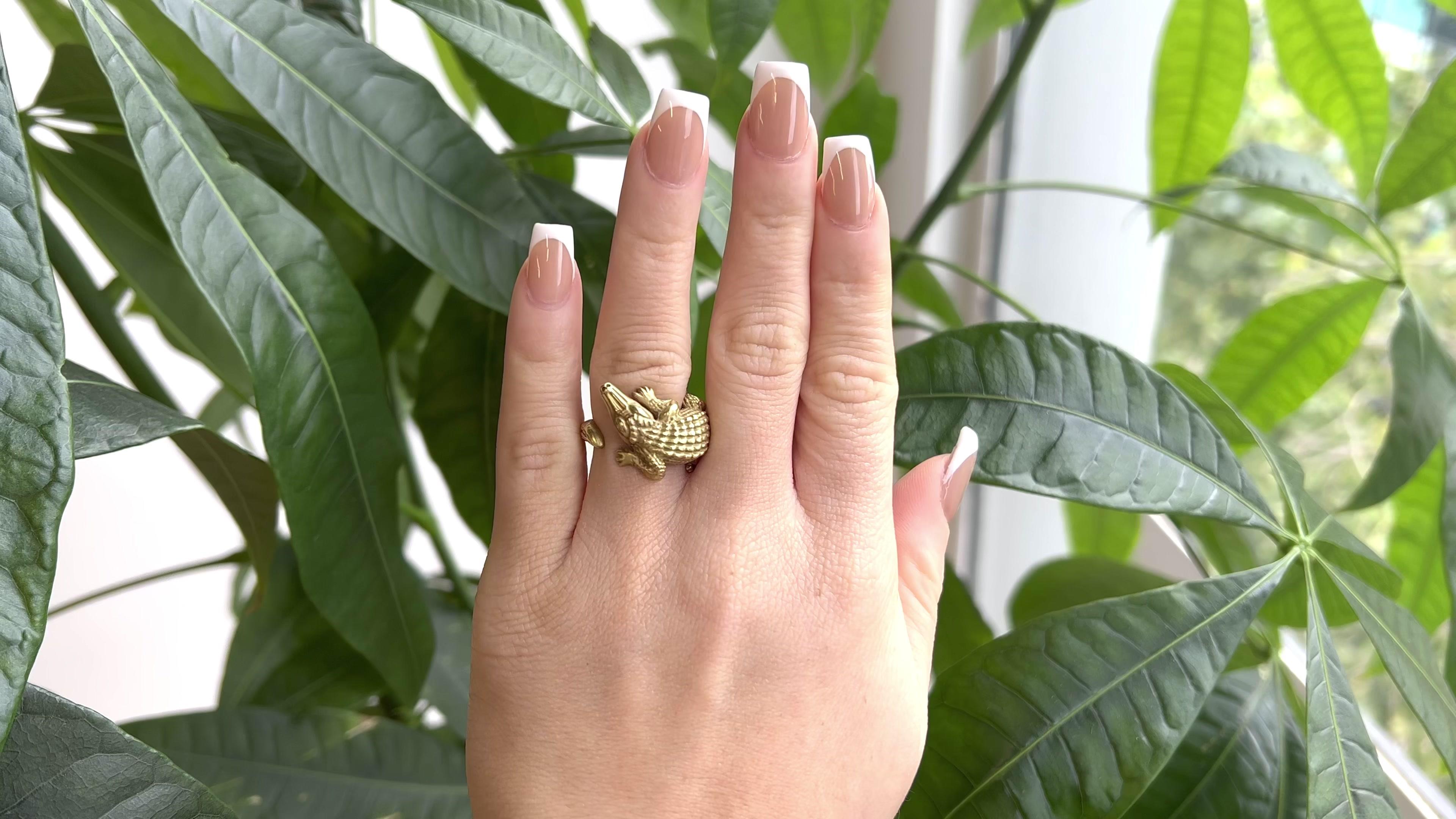 One Vintage Kieselstein Cord 18 Karat Gold Alligator Ring. Crafted in 18 karat yellow gold, signed Kieselstein and Cord. Circa 1980s. The ring is a size 6 1/2. 

About this Item: Tap into your true strength when you this Vintage Kieselstein Gold