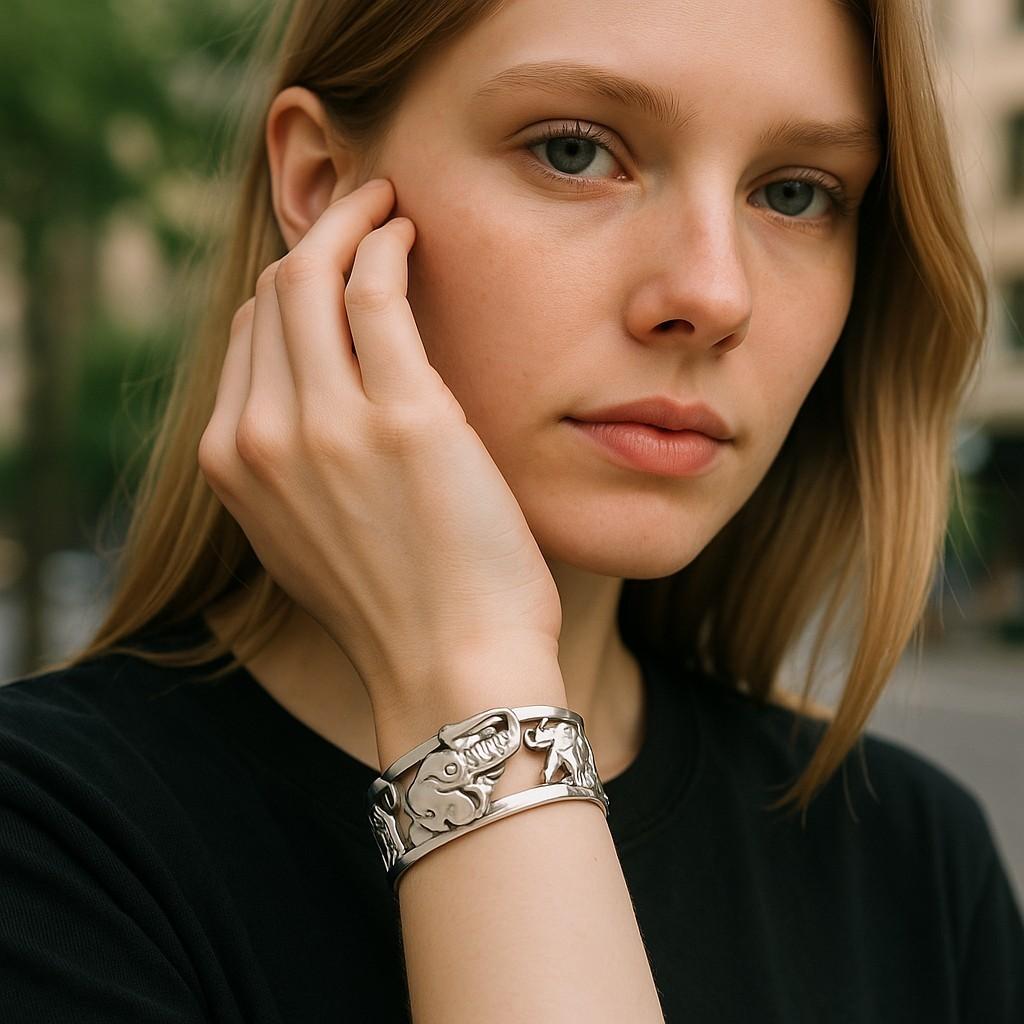 Contemporaneo KIESELSTEIN-CORD Bracciale d'argento con elefante d'annata in vendita