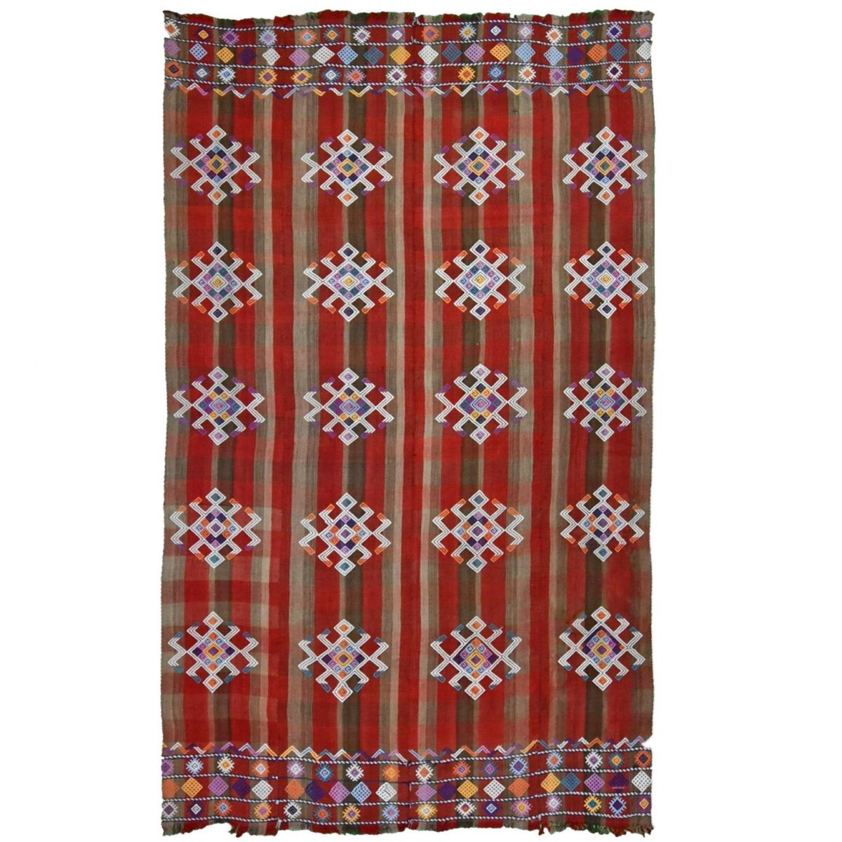 Vintage Kilim 10’6″ x 6’3″ In Good Condition For Sale In Sag Harbor, NY