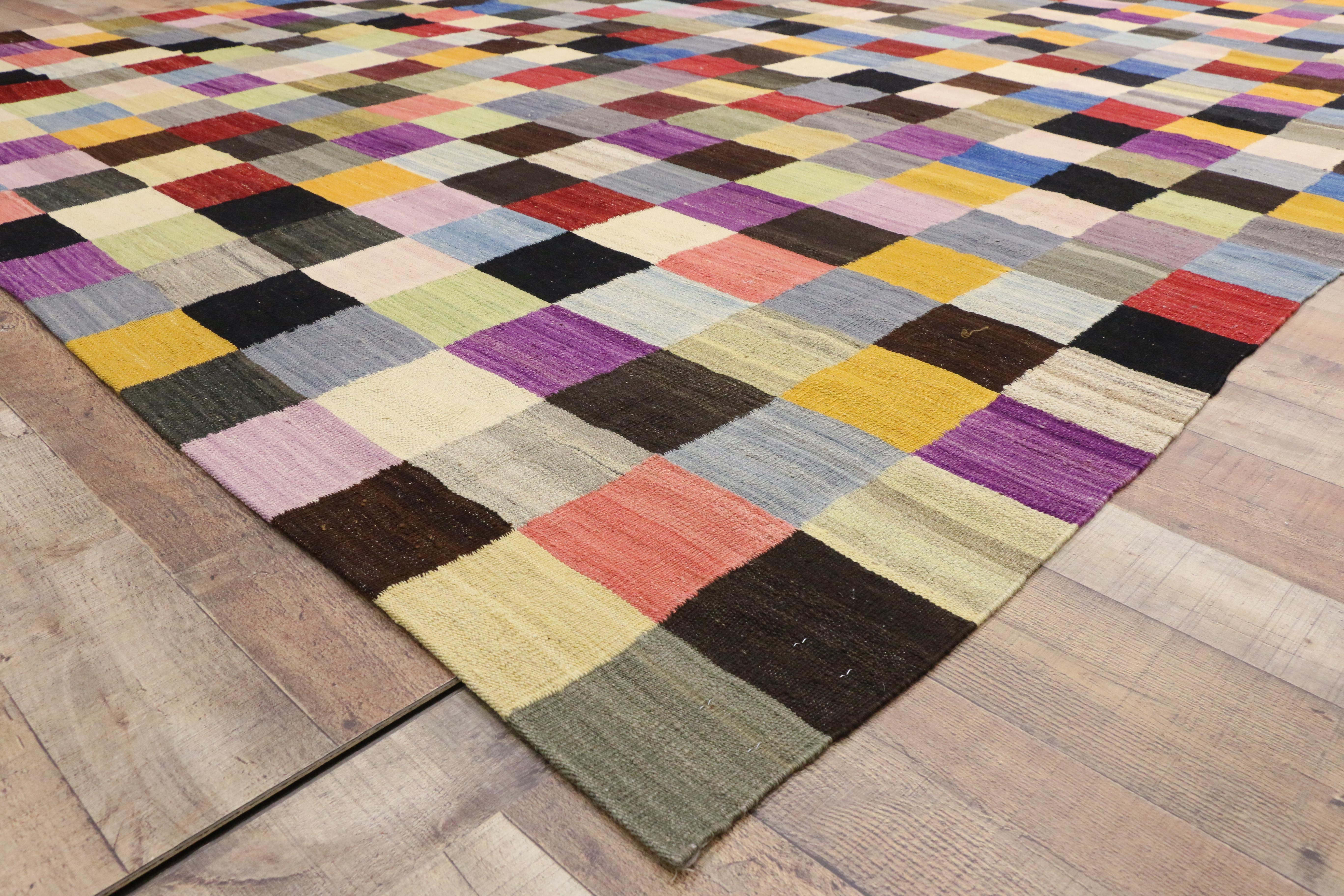 Vintage Checkered Flatweave Carpet, Midcentury Modern Meets Cubist Style In Good Condition For Sale In Dallas, TX