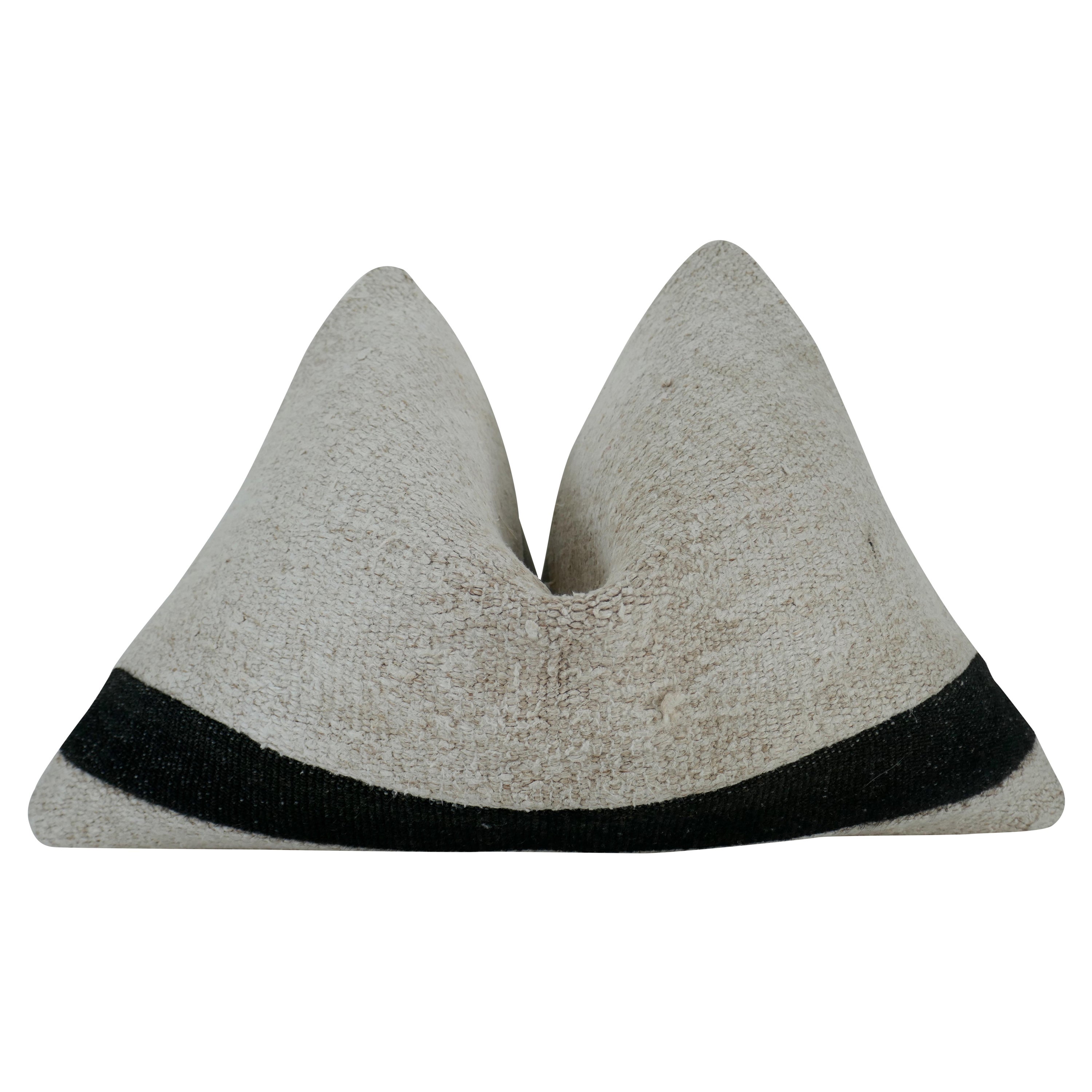 Coussin en laine tribale berbère Kilim vintage / Naturel & Noir