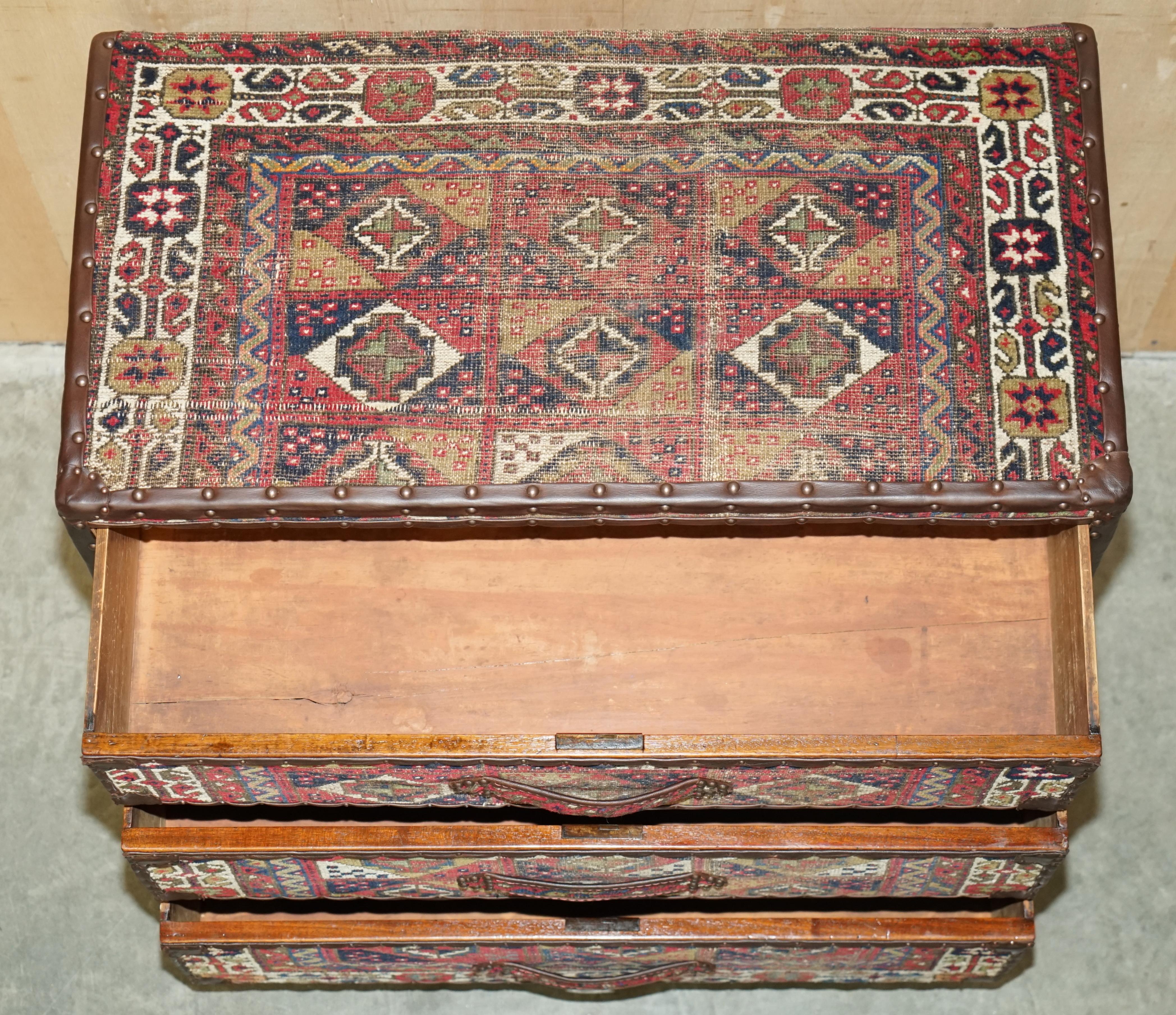 ViNTAGE KILIM & BROWN LEATHER CHEST OF DRAWERS FINISHED WITH ANTIQUE PIN NAILs For Sale 12