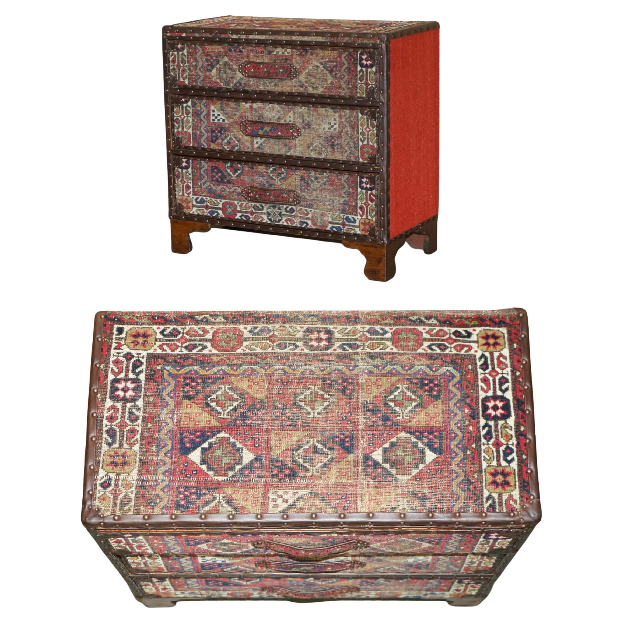ViNTAGE KILIM & BROWN LEATHER CHEST OF DRAWERS FINISHED WITH ANTIQUE PIN NAILs im Angebot