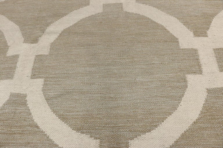 Hand-Woven Vintage Kilim Circle Trellis Rug with Geometric Pattern and Transitional Style For Sale