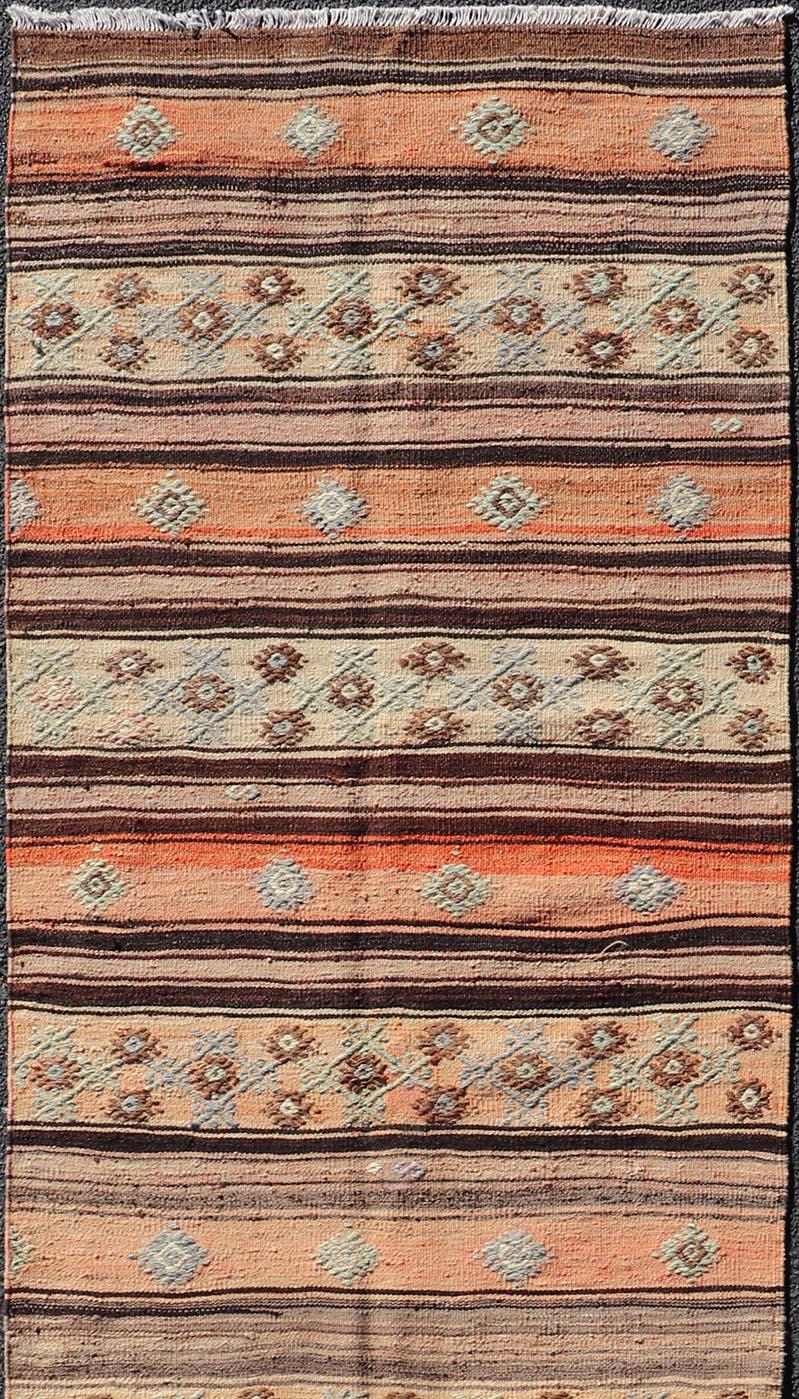 Vintage Kilim Bunte Streifen Läufer mit Stammesmotiven 3'2 x 11'5 (Türkisch) im Angebot