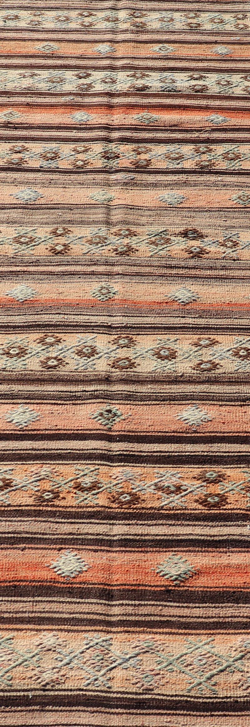 Vintage Kilim Bunte Streifen Läufer mit Stammesmotiven 3'2 x 11'5 (Wolle) im Angebot