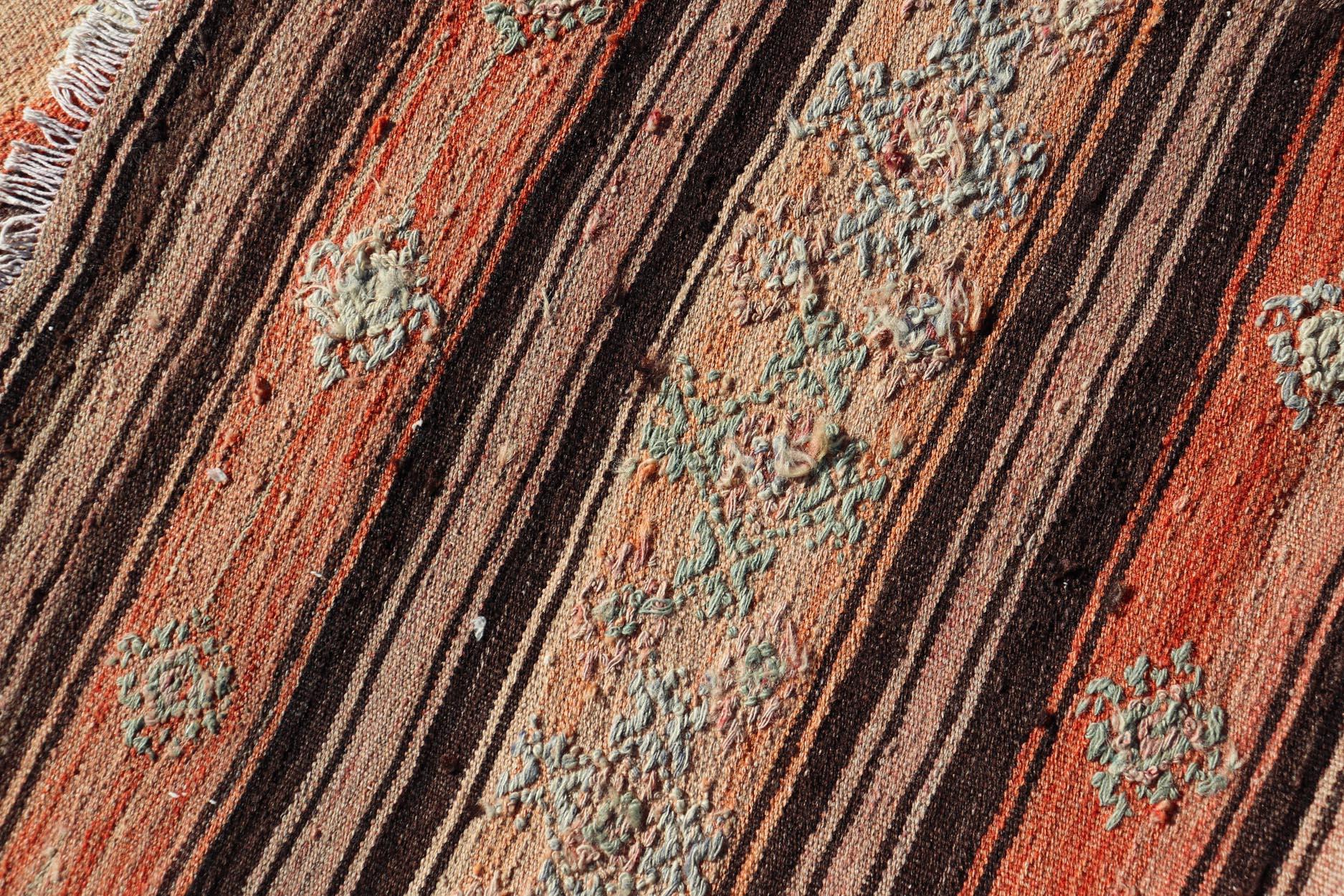 Vintage Kilim Bunte Streifen Läufer mit Stammesmotiven 3'2 x 11'5 im Angebot 1