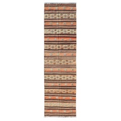 Vintage Kilim Bunte Streifen Läufer mit Stammesmotiven 3
2 x 11
5