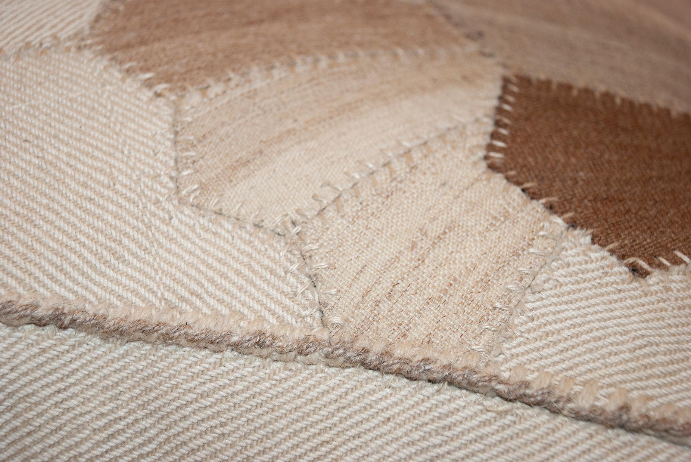 Perse Coussin de composition Kilim persan vintage en vente