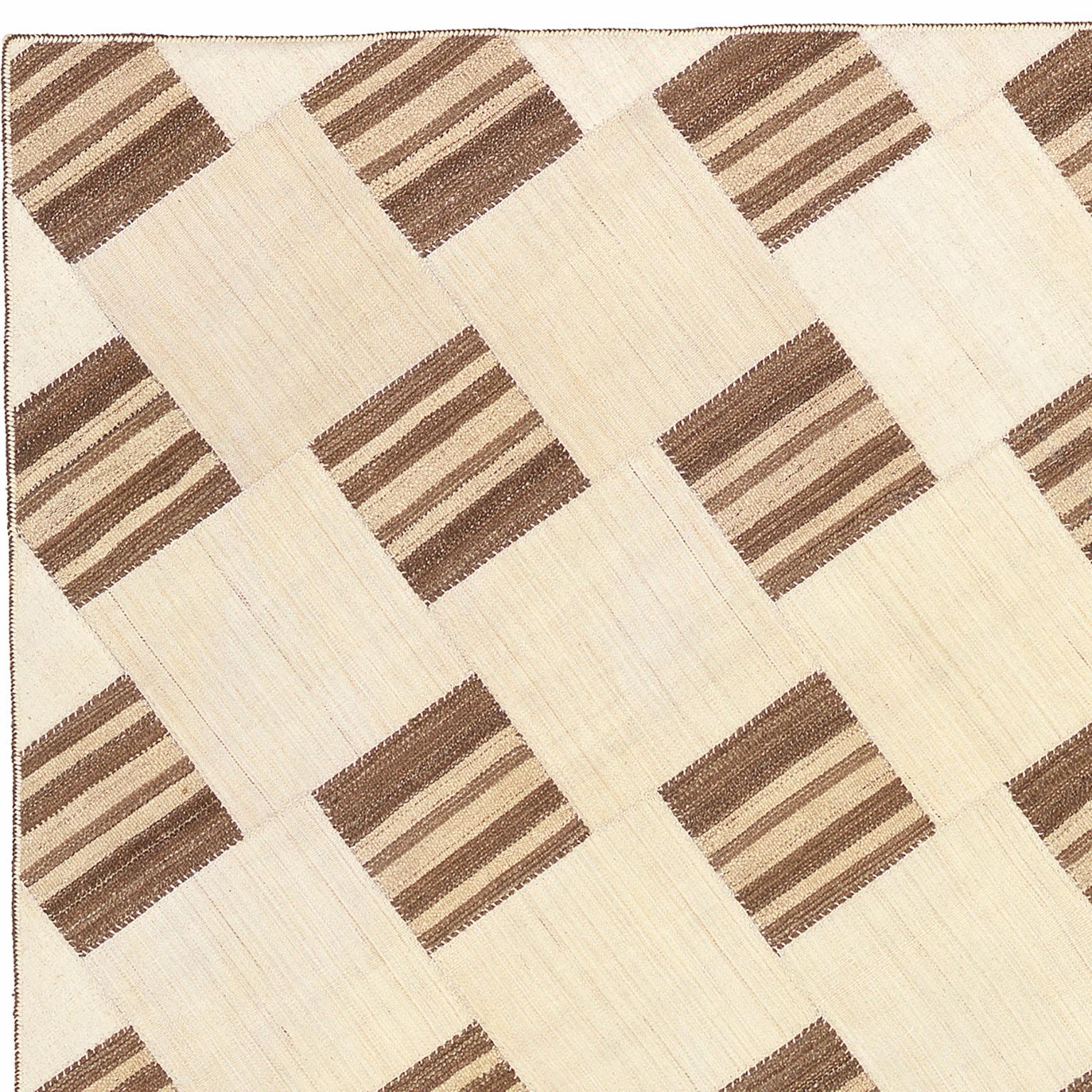 Vintage-Kilim-Komposition aus persischen Paneelen, um 1940.