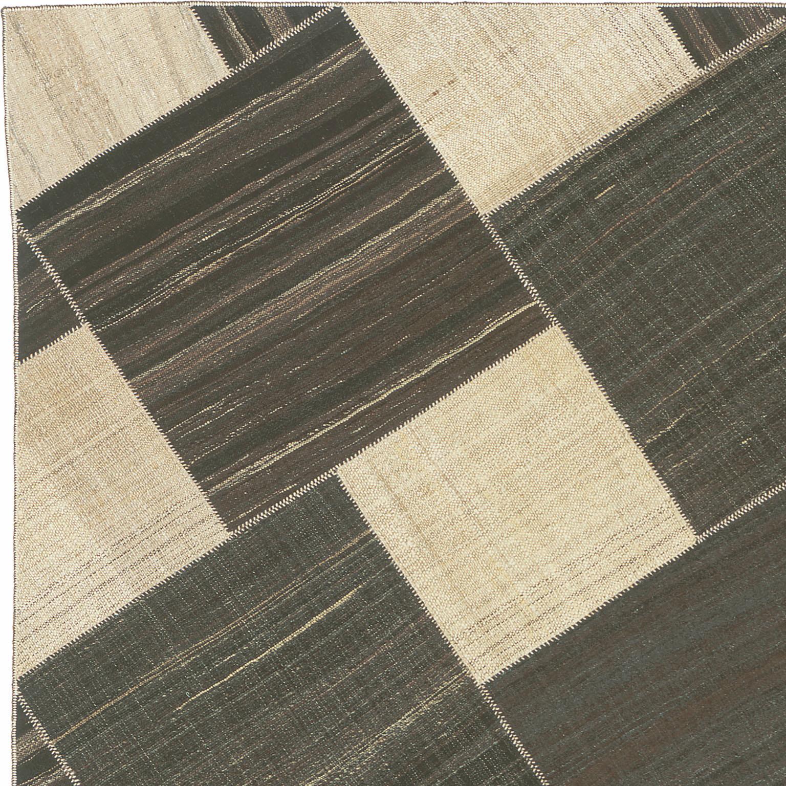 Vintage Kilim Komposition aus persischen Paneelen um 1940

Leningrader Entwurf.