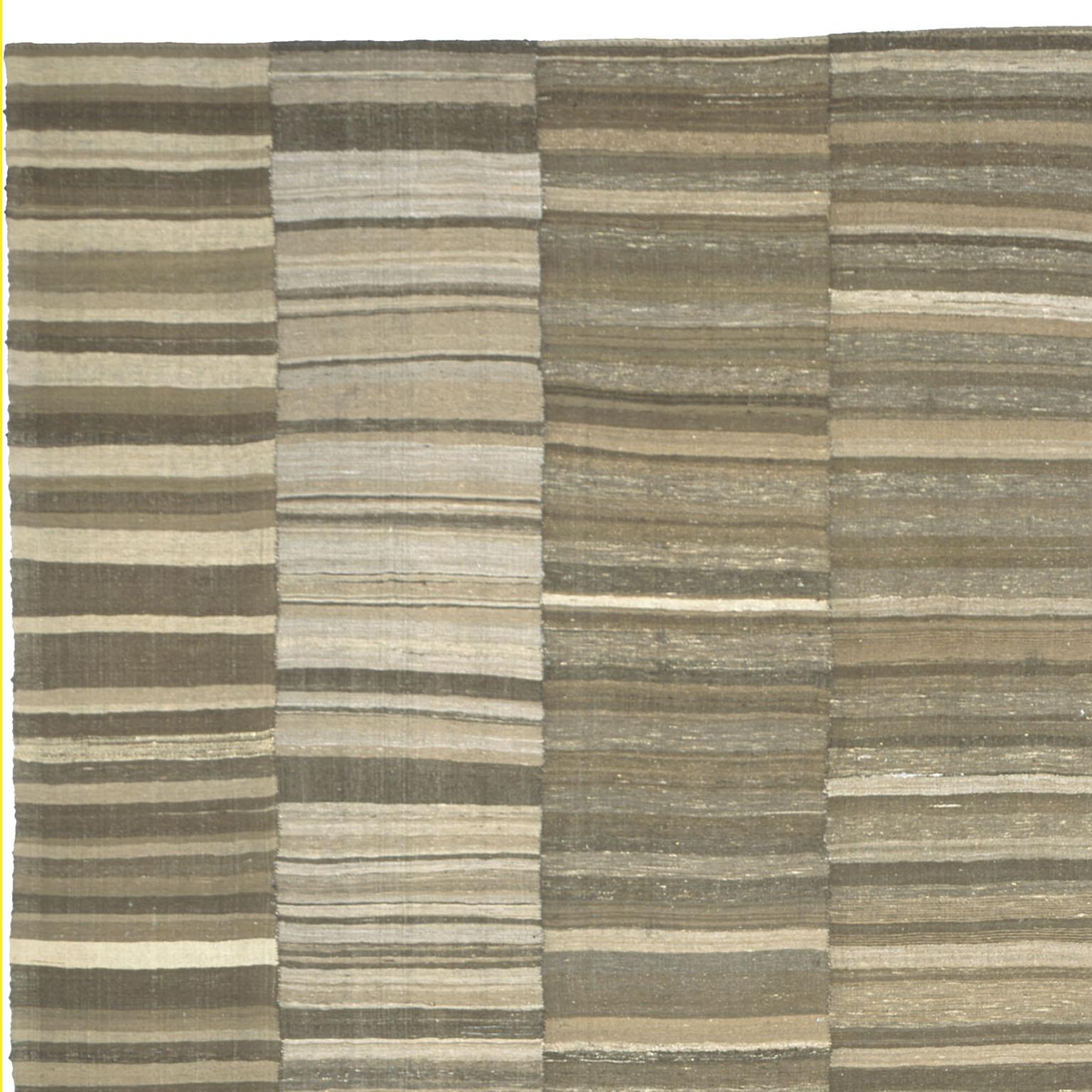 Vintage-Kilim-Komposition aus persischen Paneelen, um 1940.