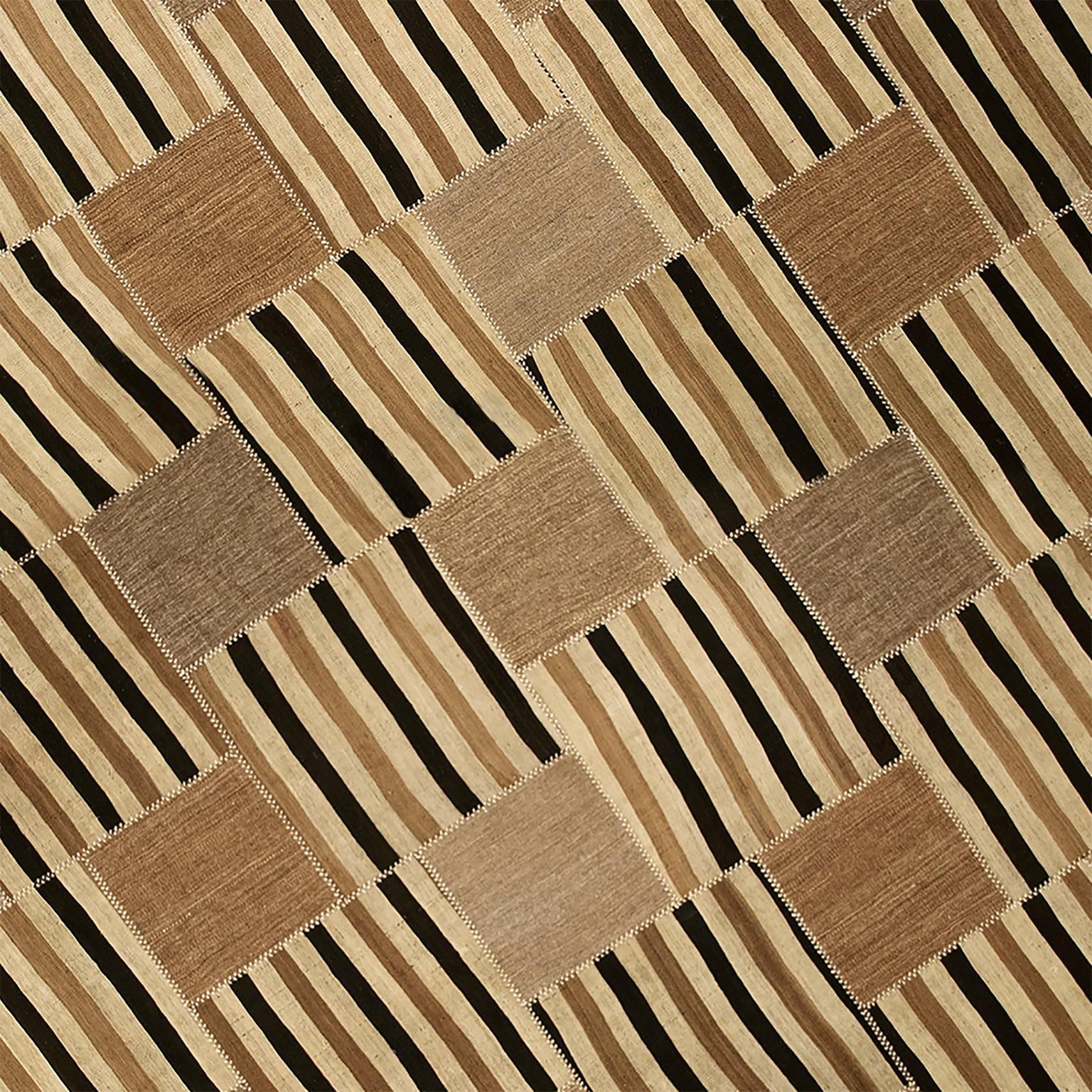 Vintage-Kilim-Komposition aus persischen und türkischen Paneelen, um 1940

entwurf 