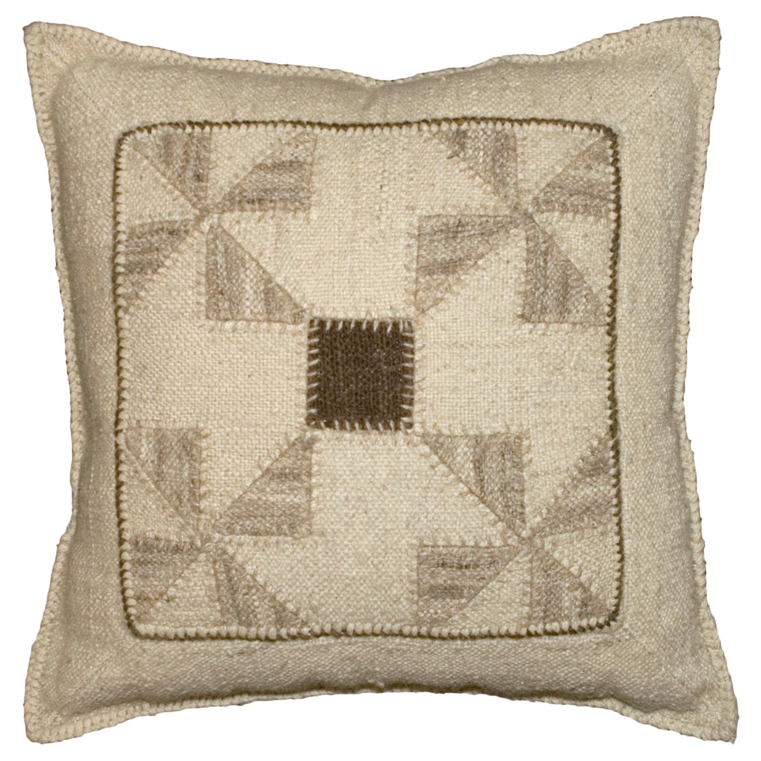 Cuscino di composizione Kilim persiano vintage in vendita