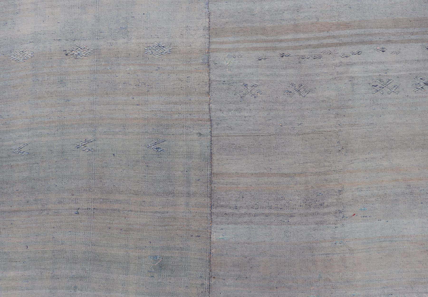 Turco Runner vintage Kilim Gallery con strisce blu e beige pastello 5'4 x 12'6 in vendita