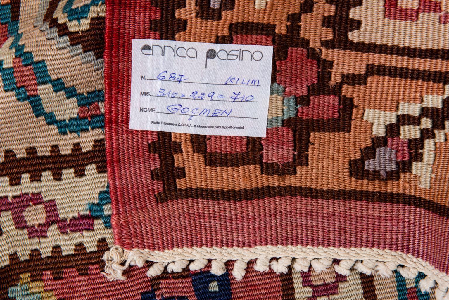 Pleasant vintage Turkish kilim Goçmen with soft colors and design - suitable for a sitting or sleeping room - 
Rare design without central medallion, easy to set everywhere.
It's not affected by fashion:  it's a genuine product !
nr. 687.