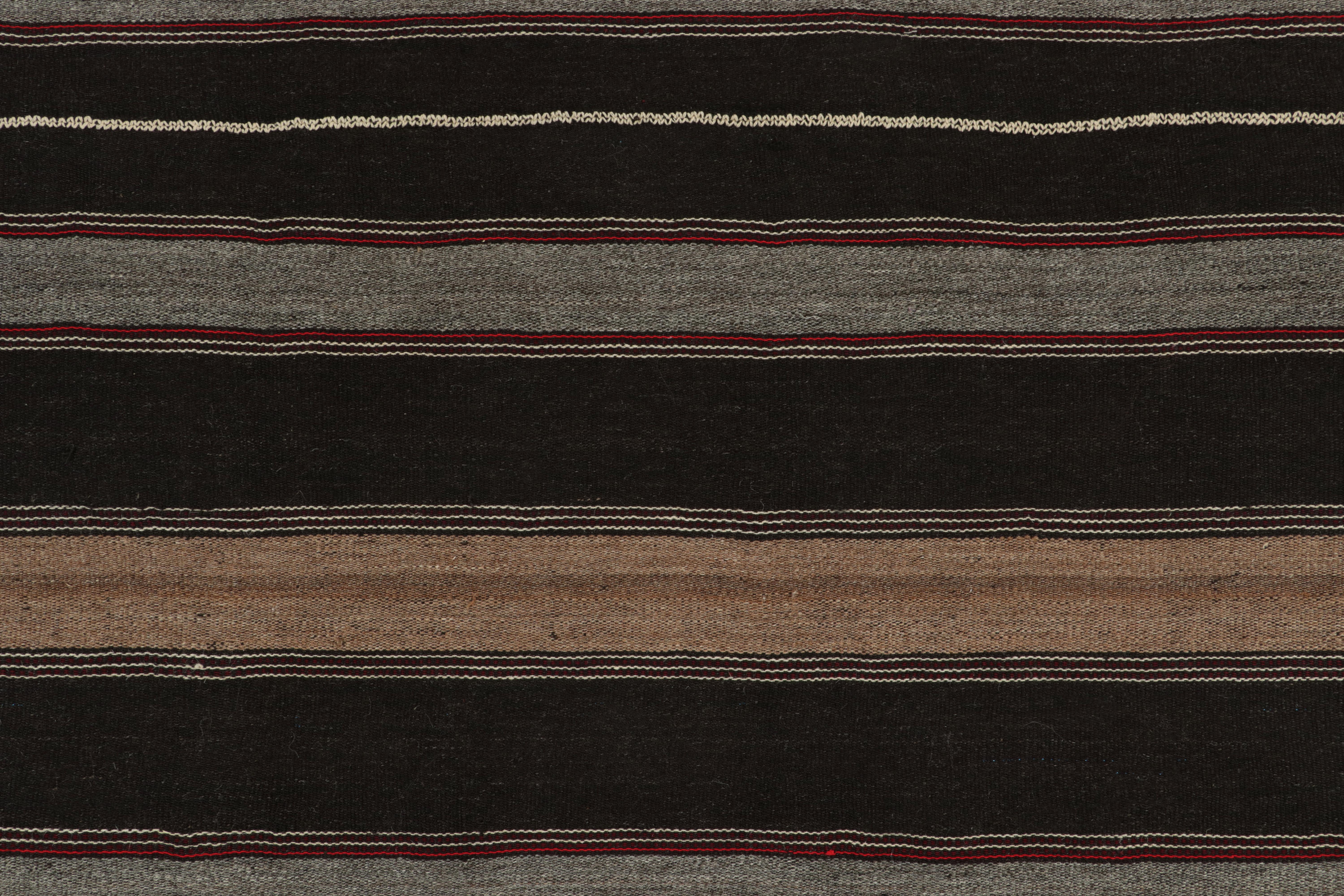 Teppich & Kelim in Braun, Beige und Grau mit roten Streifen von Teppich & Kilim (Handgeknüpft) im Angebot