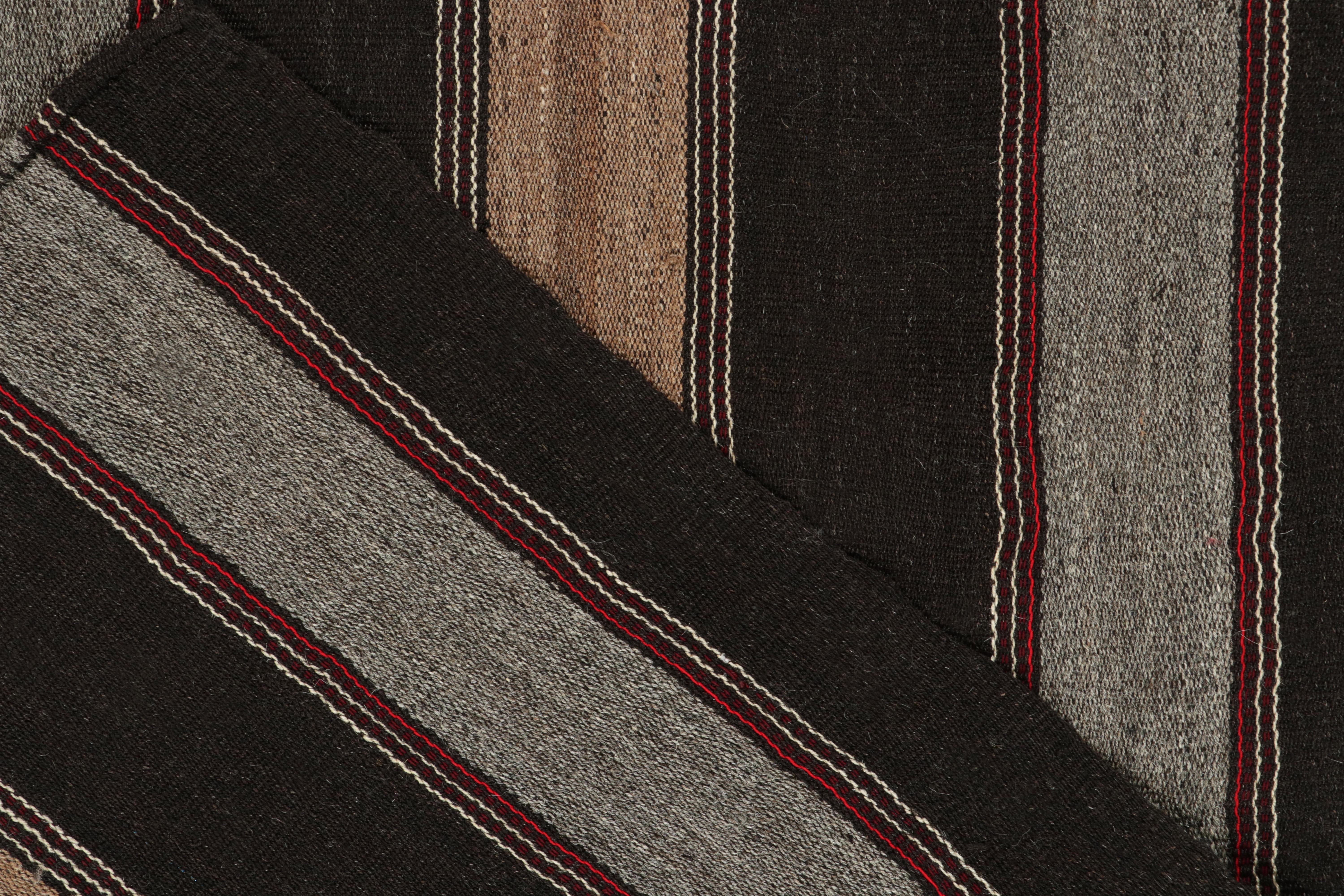 Teppich & Kelim in Braun, Beige und Grau mit roten Streifen von Teppich & Kilim im Zustand „Gut“ im Angebot in Long Island City, NY