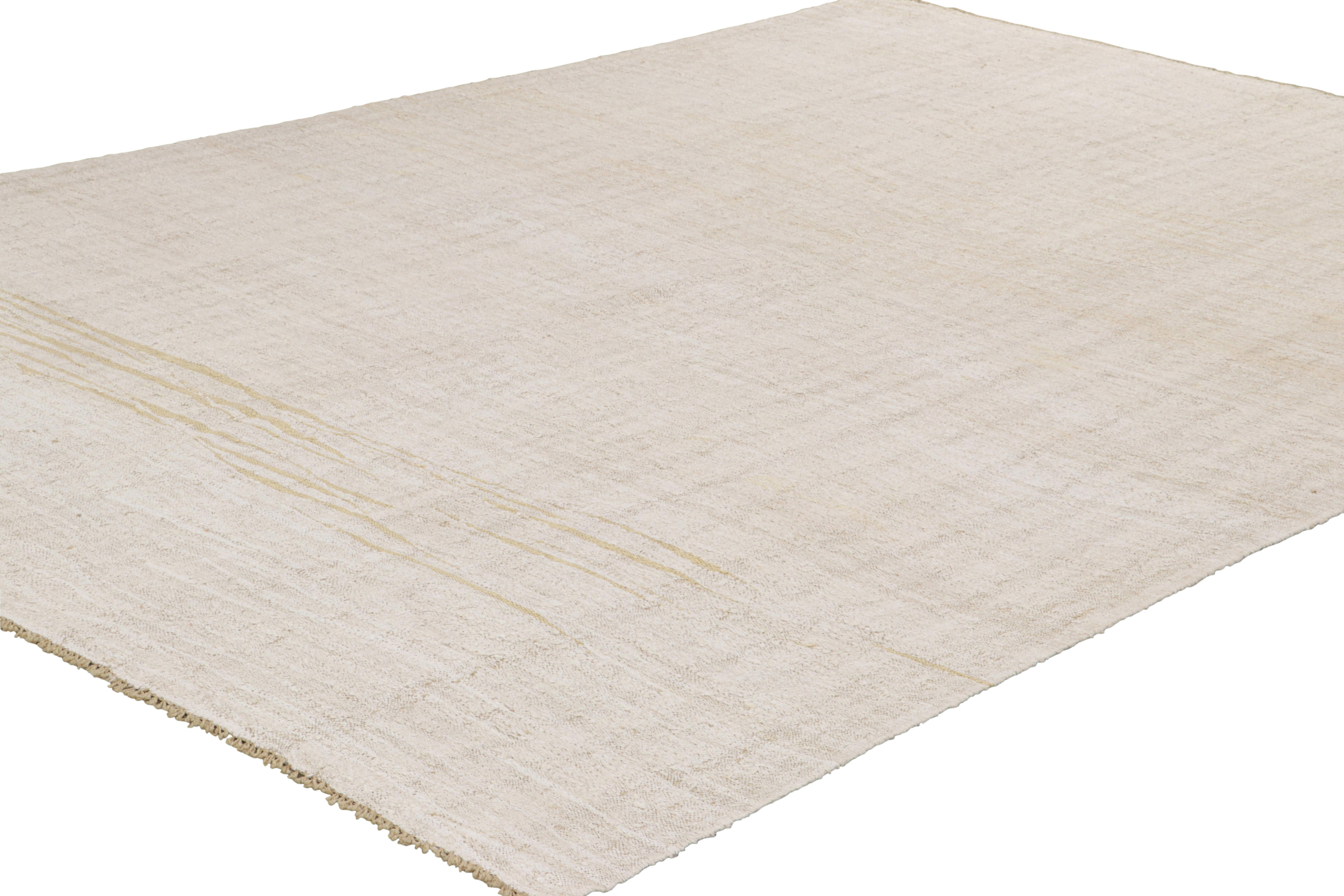 Vintage-Kilim in Weiß- und Beigetönen von Rug & Kilim (Türkisch) im Angebot