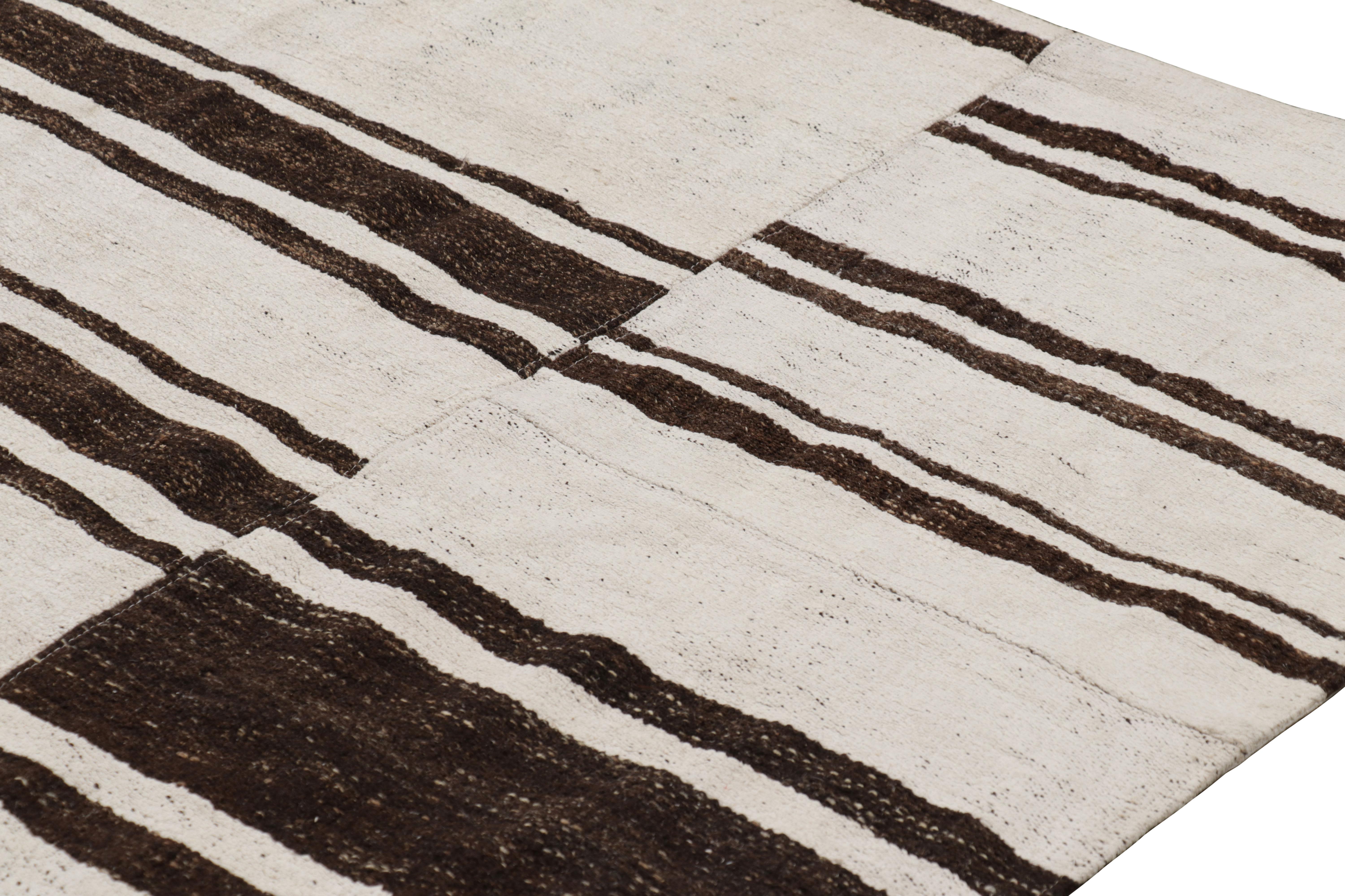 Vintage Kilim in White and Chocolate Brown Geometric Patterns - Rug & Kilim In Good Condition For Sale In Long Island City, NY