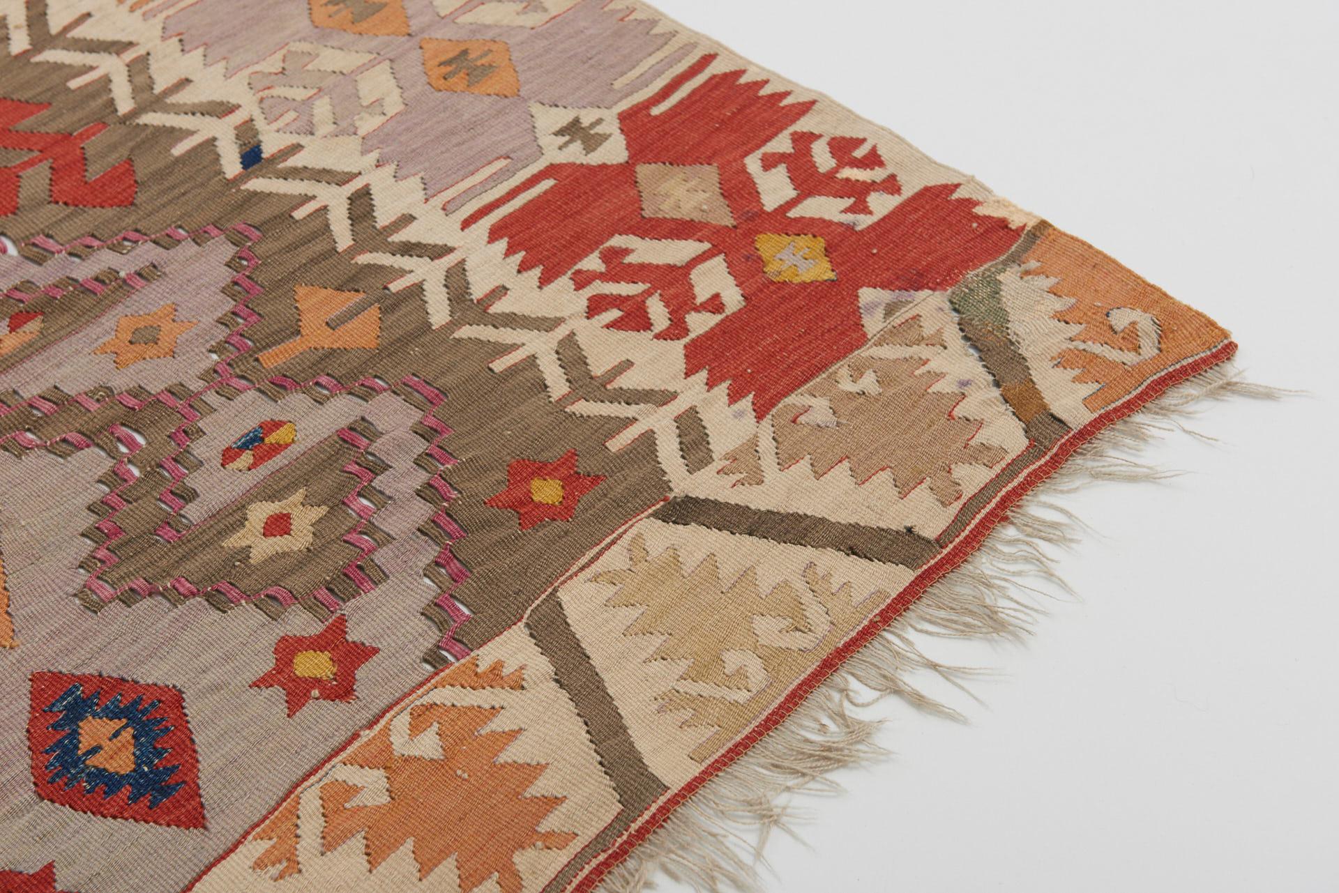 Vintage Kilim Rug, 1960s In Fair Condition For Sale In Antwerpen, BE