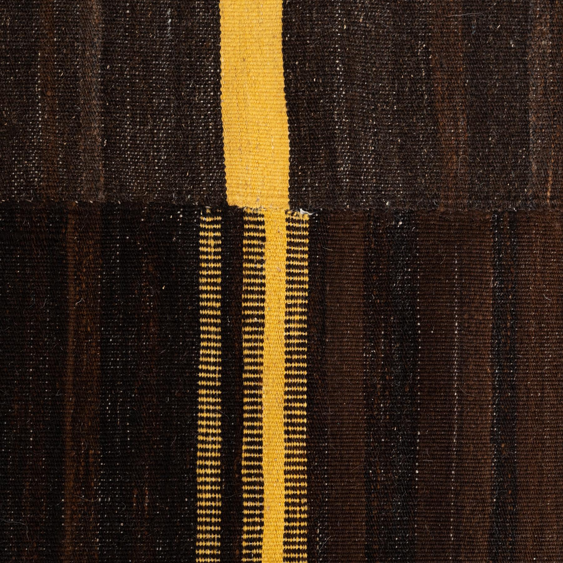 Vintage Kilim Rug – 2000s, Earthy Brown and Yellow Tones Bauhaus Inspired In Good Condition For Sale In Barcelona, Barcelona