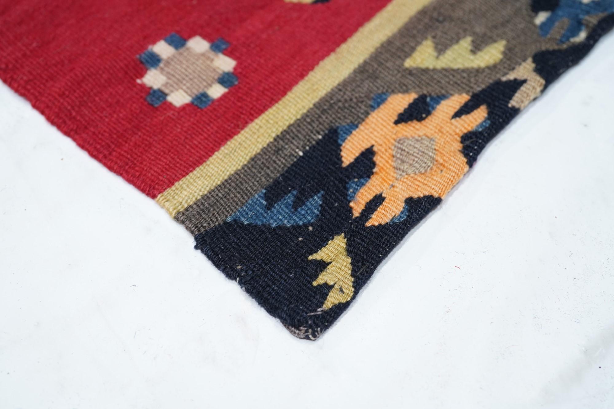 Vintage Kilim Rug 2'3'' x 4'2'' In Good Condition For Sale In New York, NY