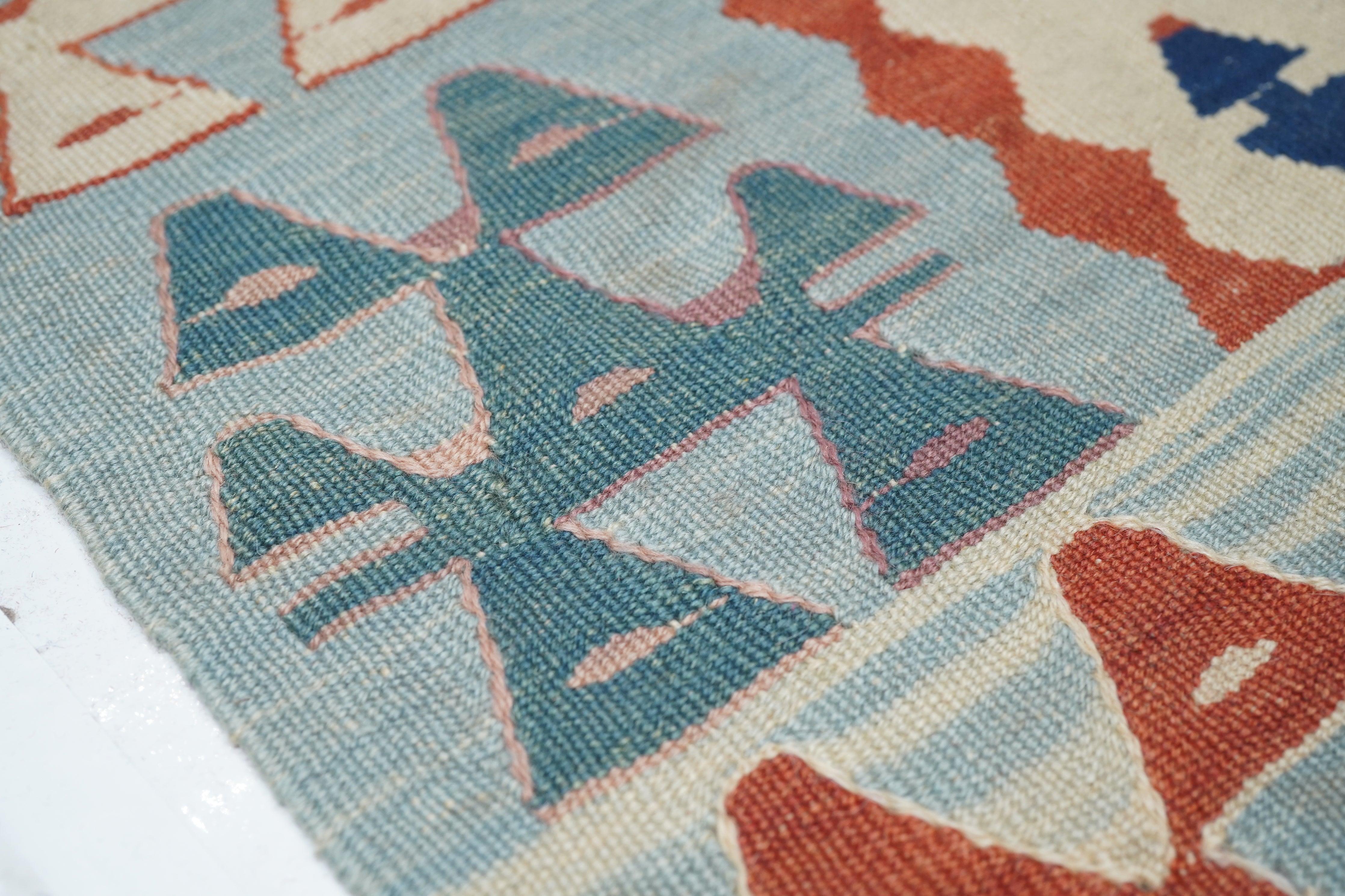 Vintage Kilim Rug 3'8'' x 5'8'' In Good Condition For Sale In New York, NY