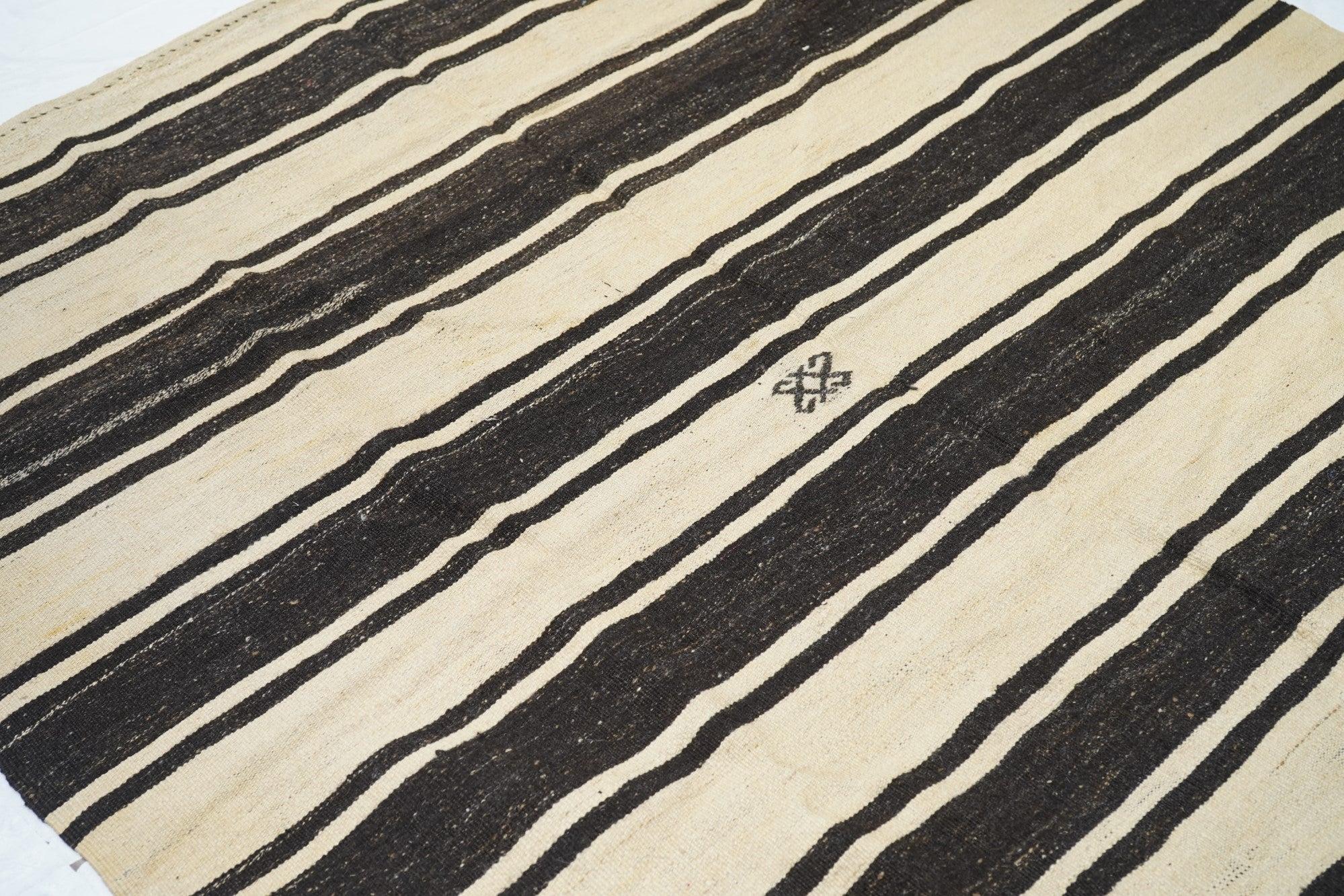 Laine Tapis Kilim vintage 6'5'' x 7'3'' en vente