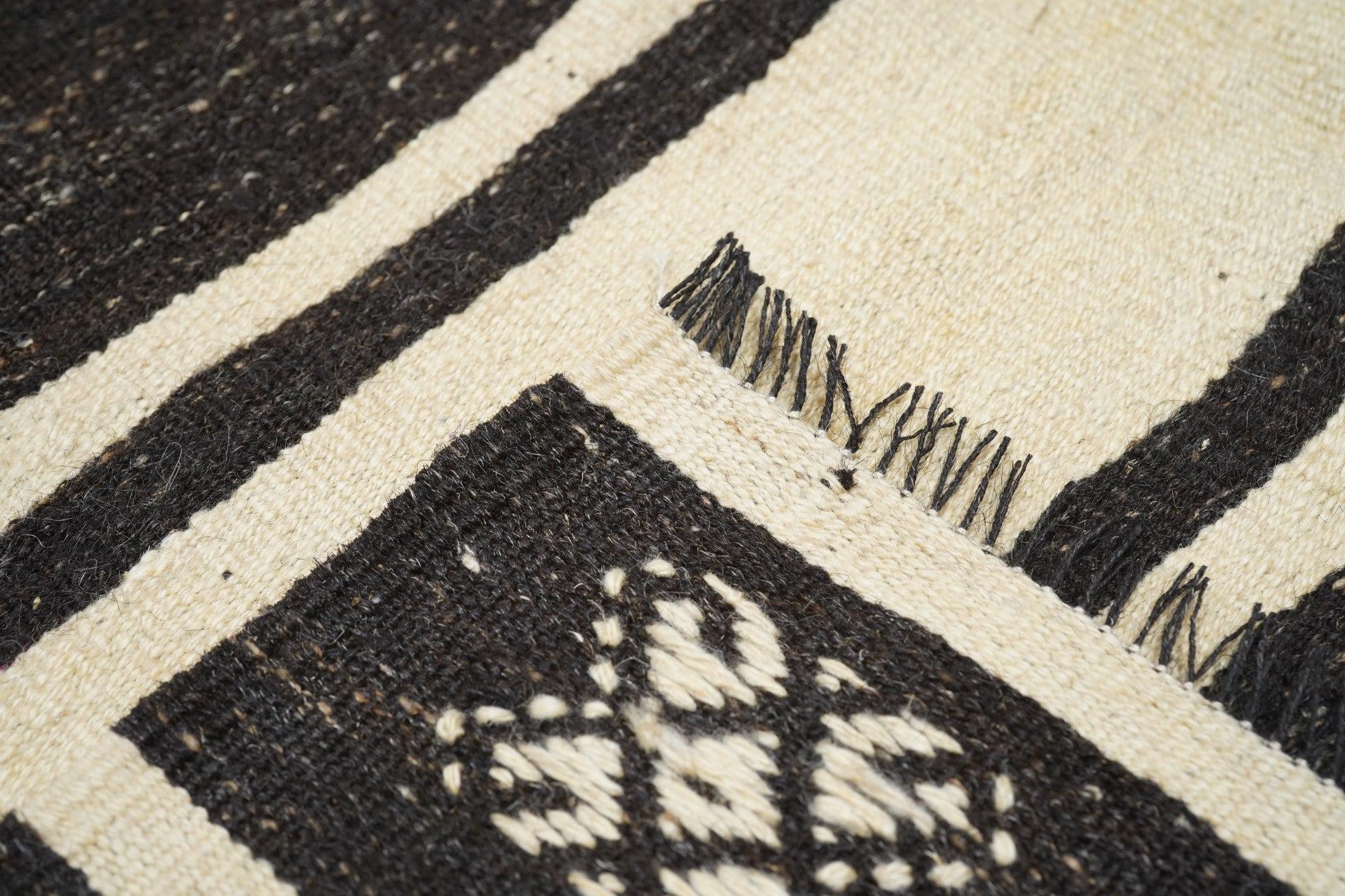 Tapis Kilim vintage 6'5'' x 7'3'' en vente 3