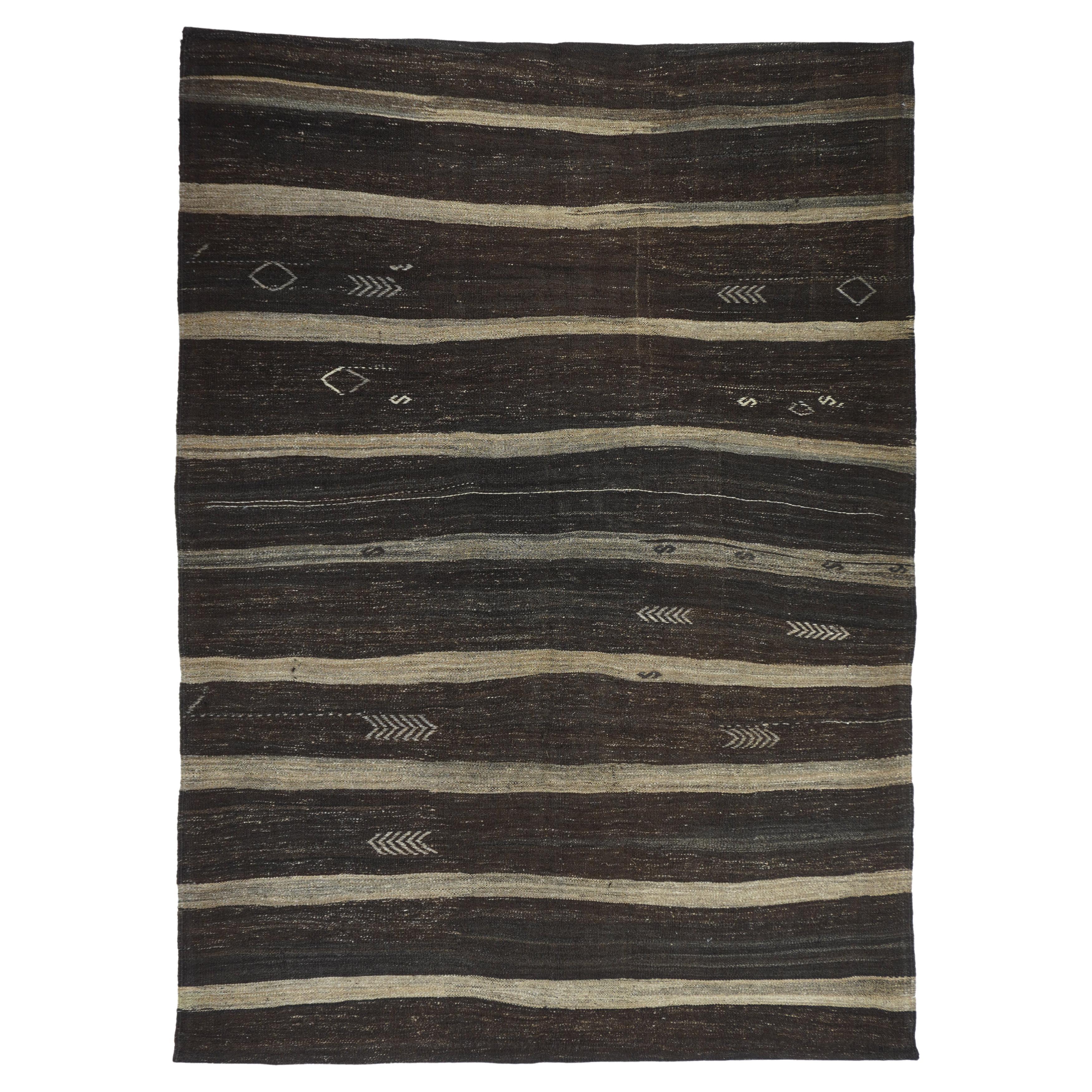Vintage Kilim-Teppich 6'5'' x 8'10''. Eher eine Technik als eine Art von Teppichen. Die Technik ist: Schlitztapisserie, geteilte Kett- und Schussfäden, einfache oder doppelte Schussfäden ineinandergreifend. Bezieht sich auch auf Bänder in