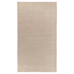 Tappeto Kilim vintage in stile solido beige e bianco sporco di Rug & Kilim
