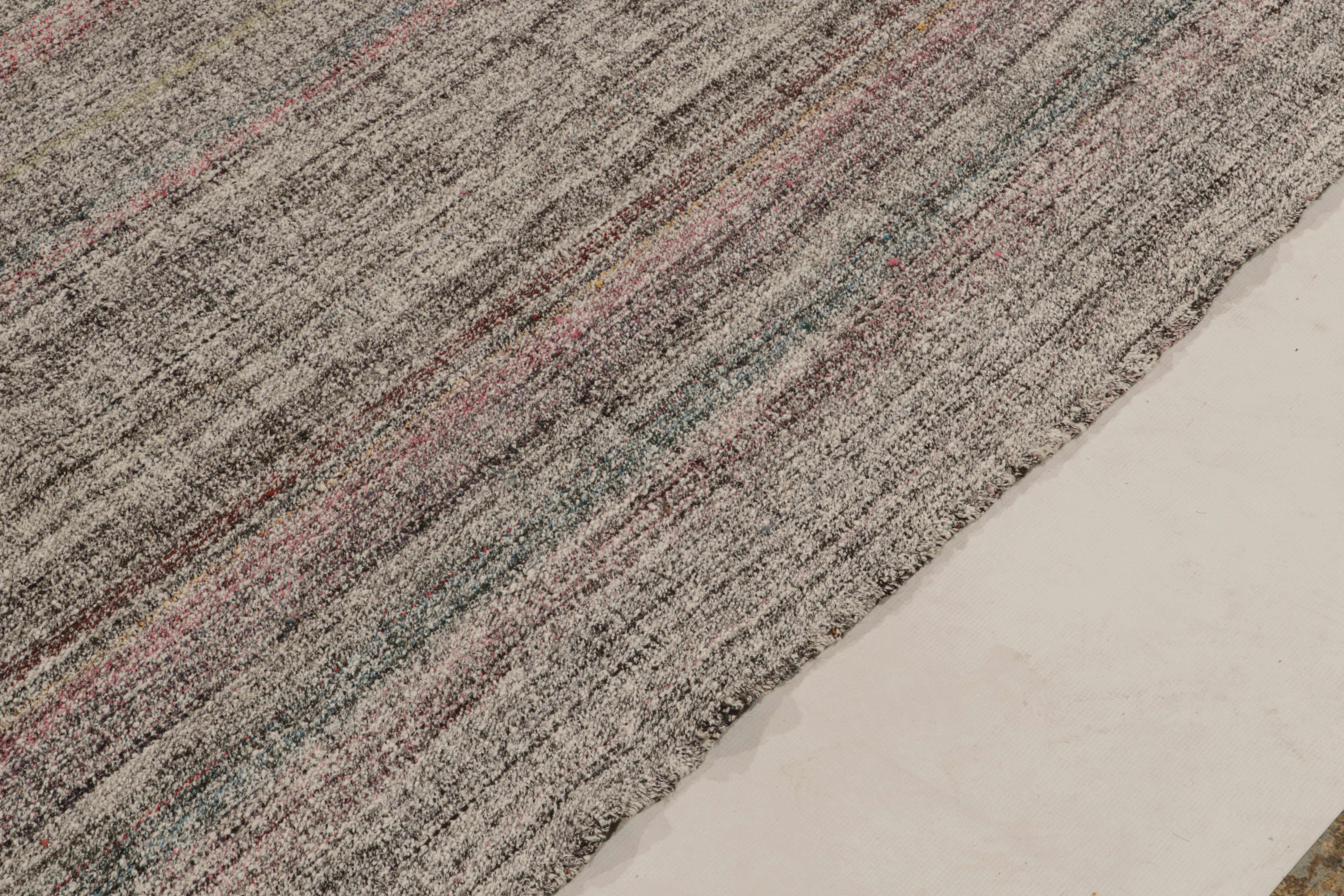 Vintage-Kelim-Teppich im schwarz-weiß-rosa Streifenmuster von Teppich & Kelim im Angebot 1