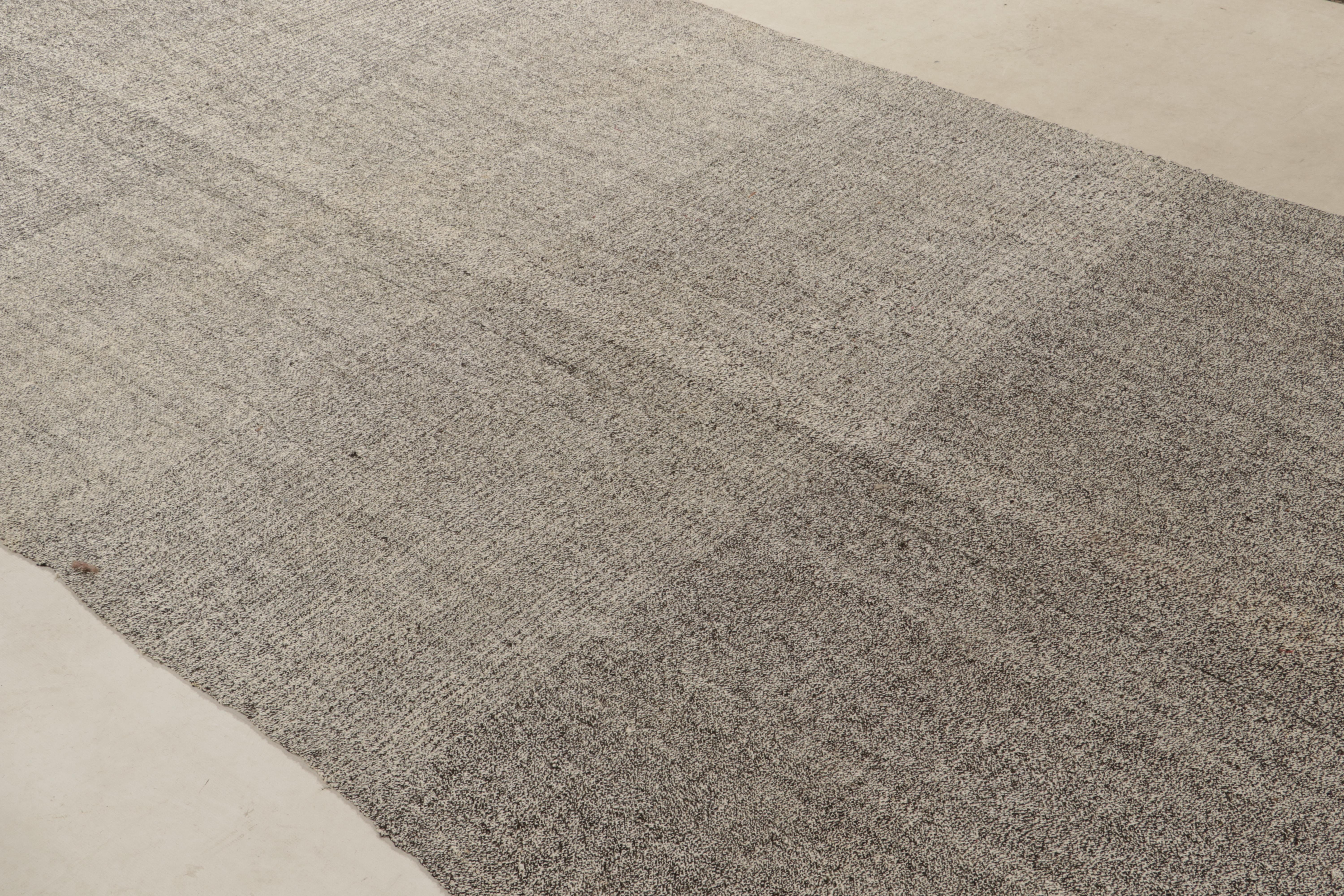 Vintage-Kelim-Teppich im schwarz-weiß-rosa Streifenmuster von Teppich & Kelim im Angebot 1