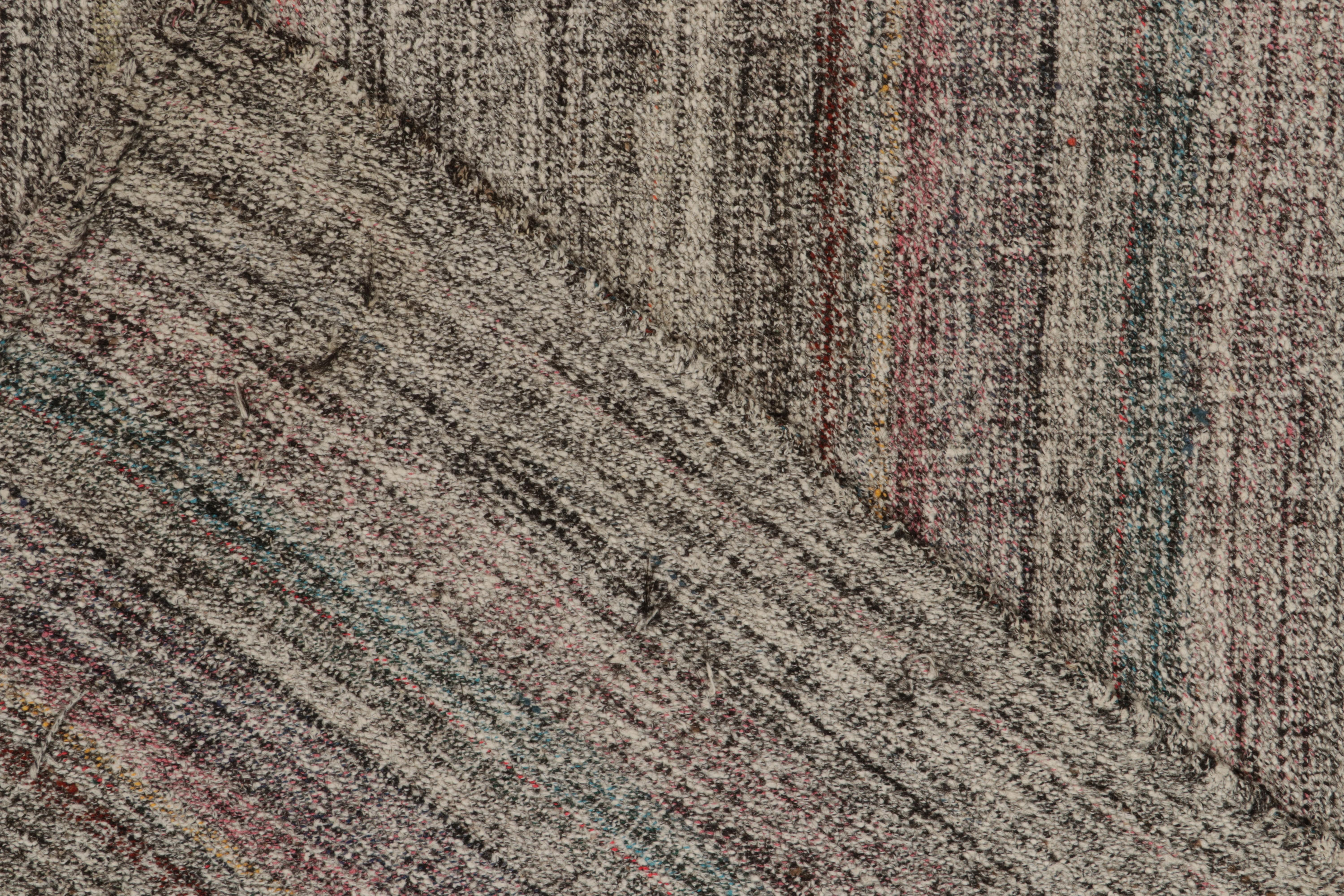 Vintage-Kelim-Teppich im schwarz-weiß-rosa Streifenmuster von Teppich & Kelim im Angebot 3