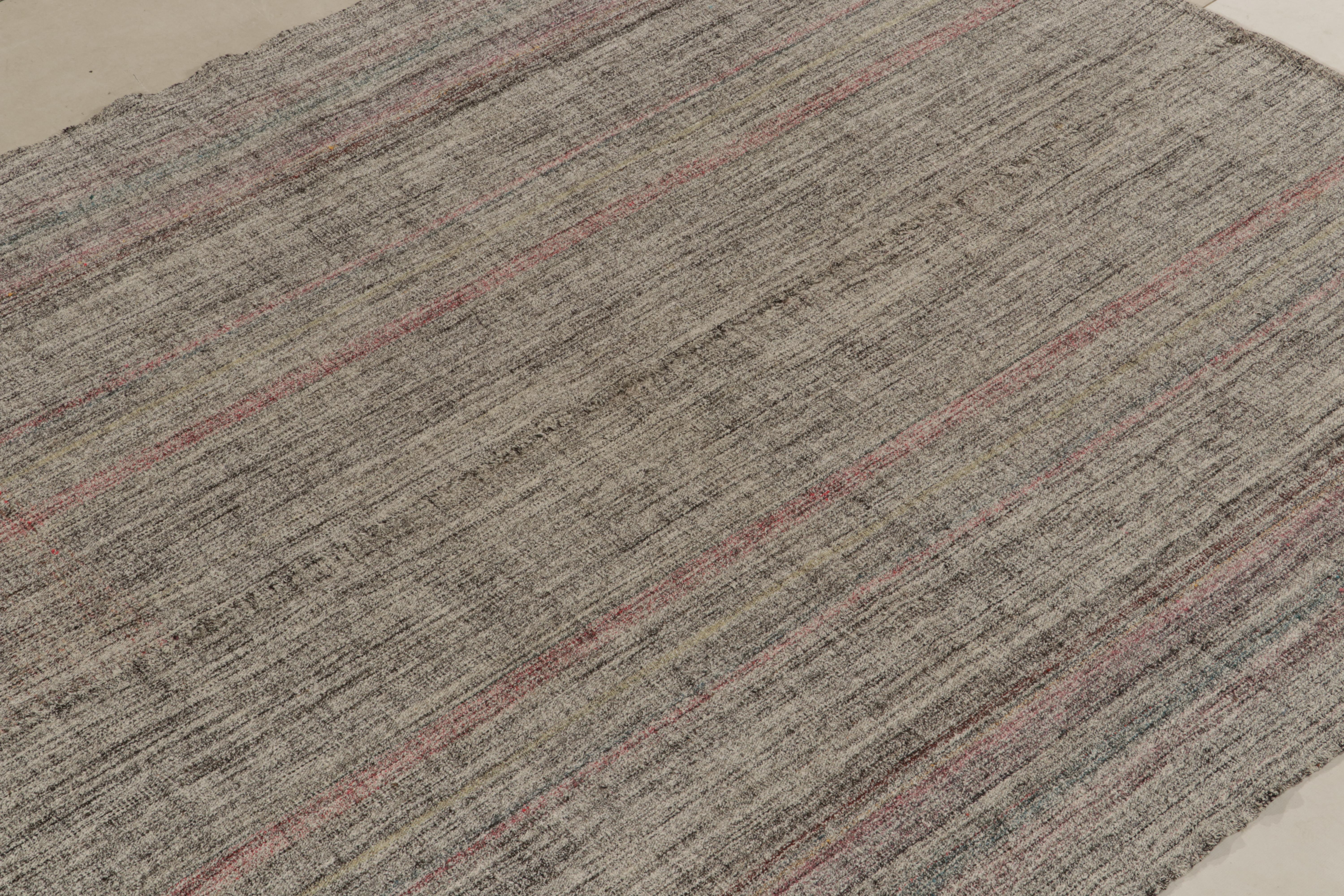 Vintage-Kelim-Teppich im schwarz-weiß-rosa Streifenmuster von Teppich & Kelim (Stammeskunst) im Angebot