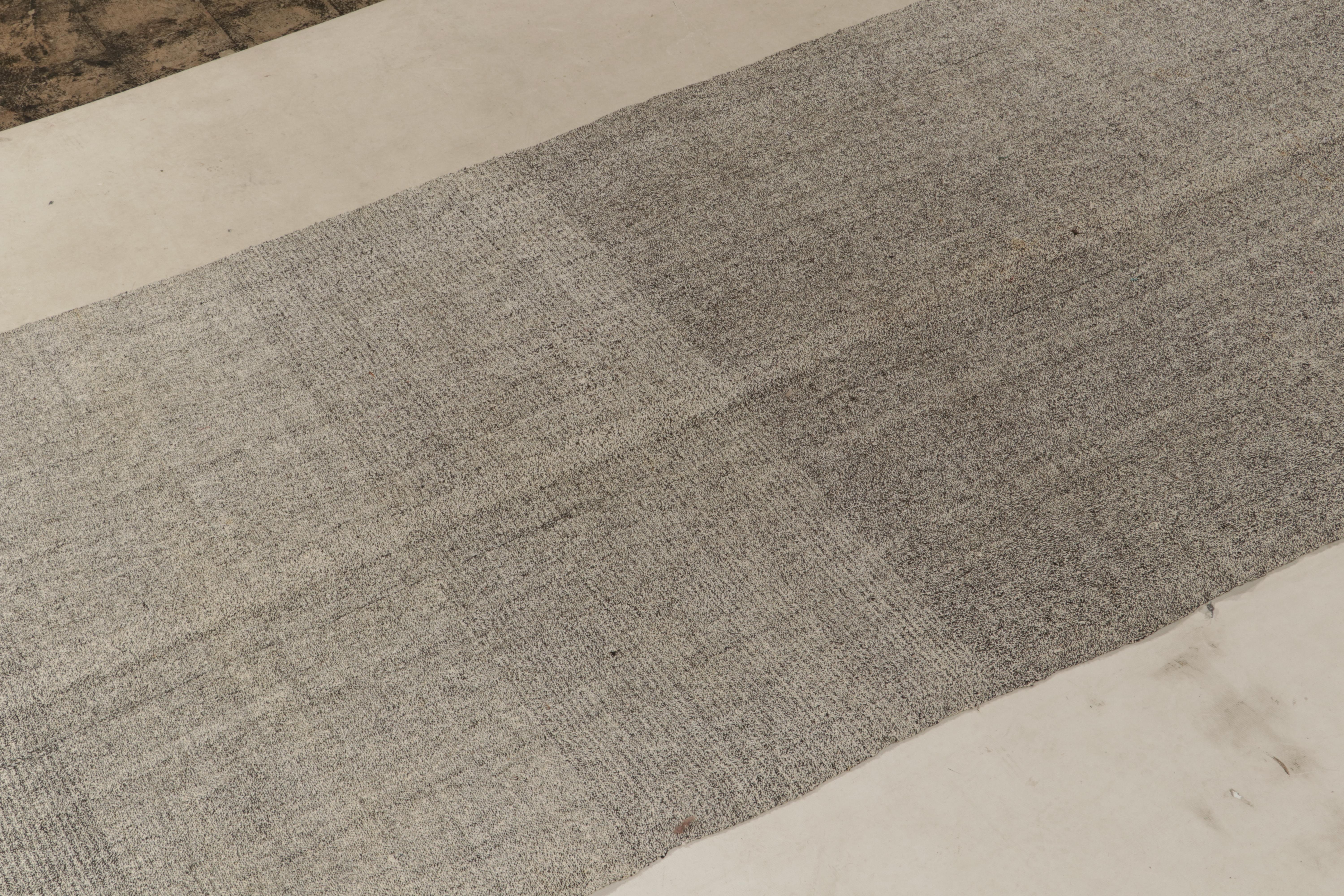 Vintage-Kelim-Teppich im schwarz-weiß-rosa Streifenmuster von Teppich & Kelim (Stammeskunst) im Angebot