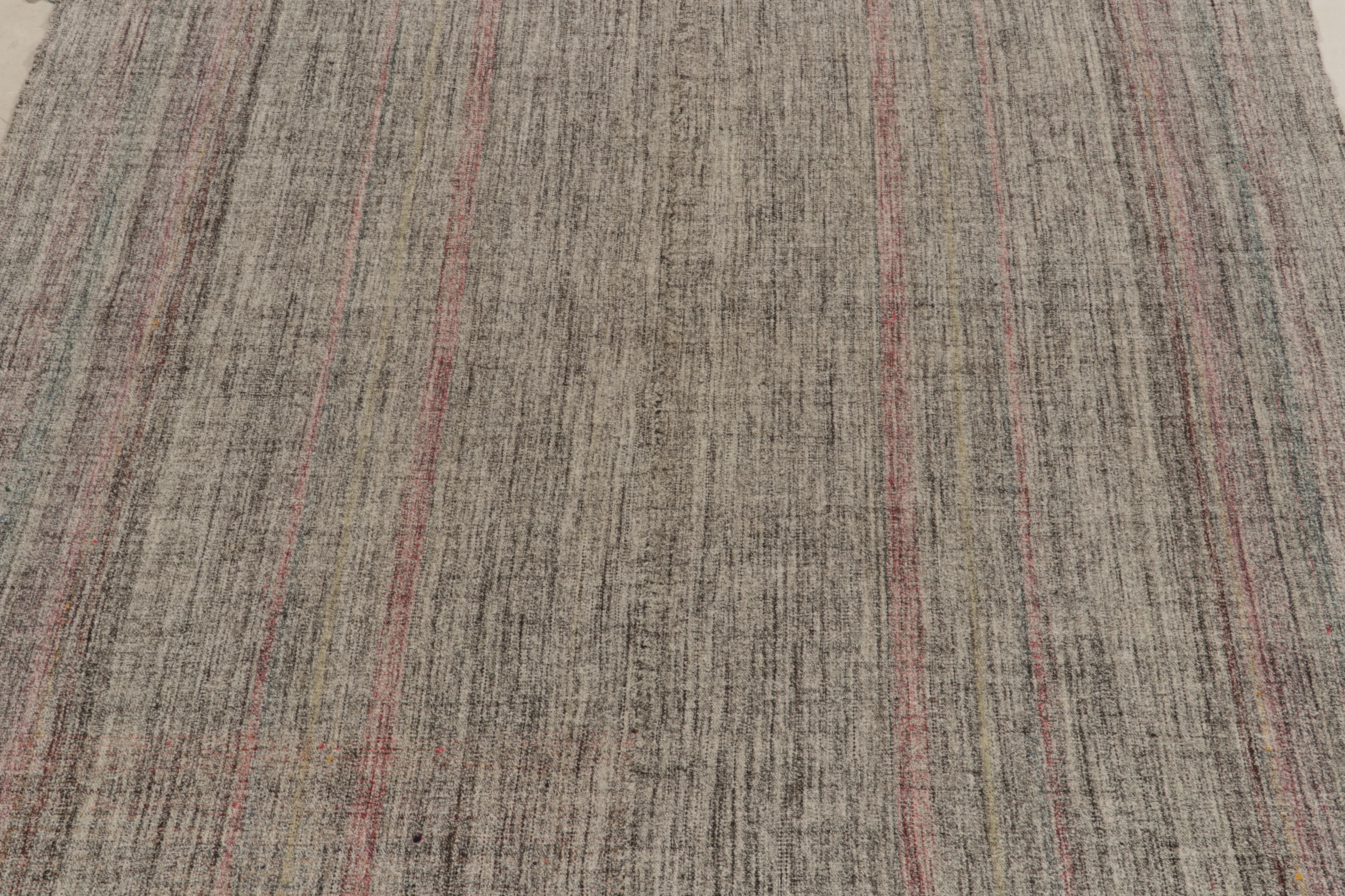 Vintage-Kelim-Teppich im schwarz-weiß-rosa Streifenmuster von Teppich & Kelim im Zustand „Gut“ im Angebot in Long Island City, NY