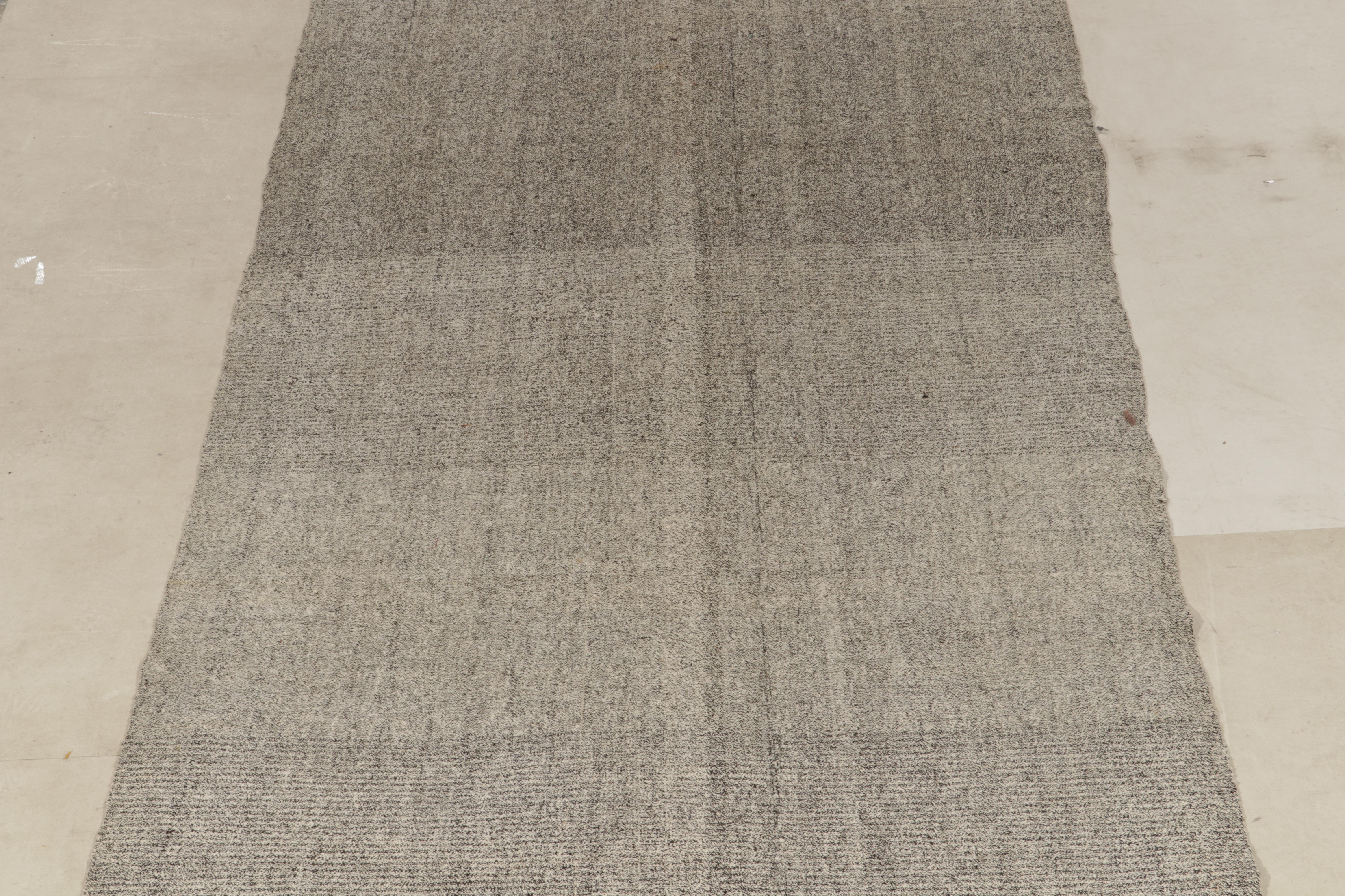 Vintage-Kelim-Teppich im schwarz-weiß-rosa Streifenmuster von Teppich & Kelim im Zustand „Gut“ im Angebot in Long Island City, NY