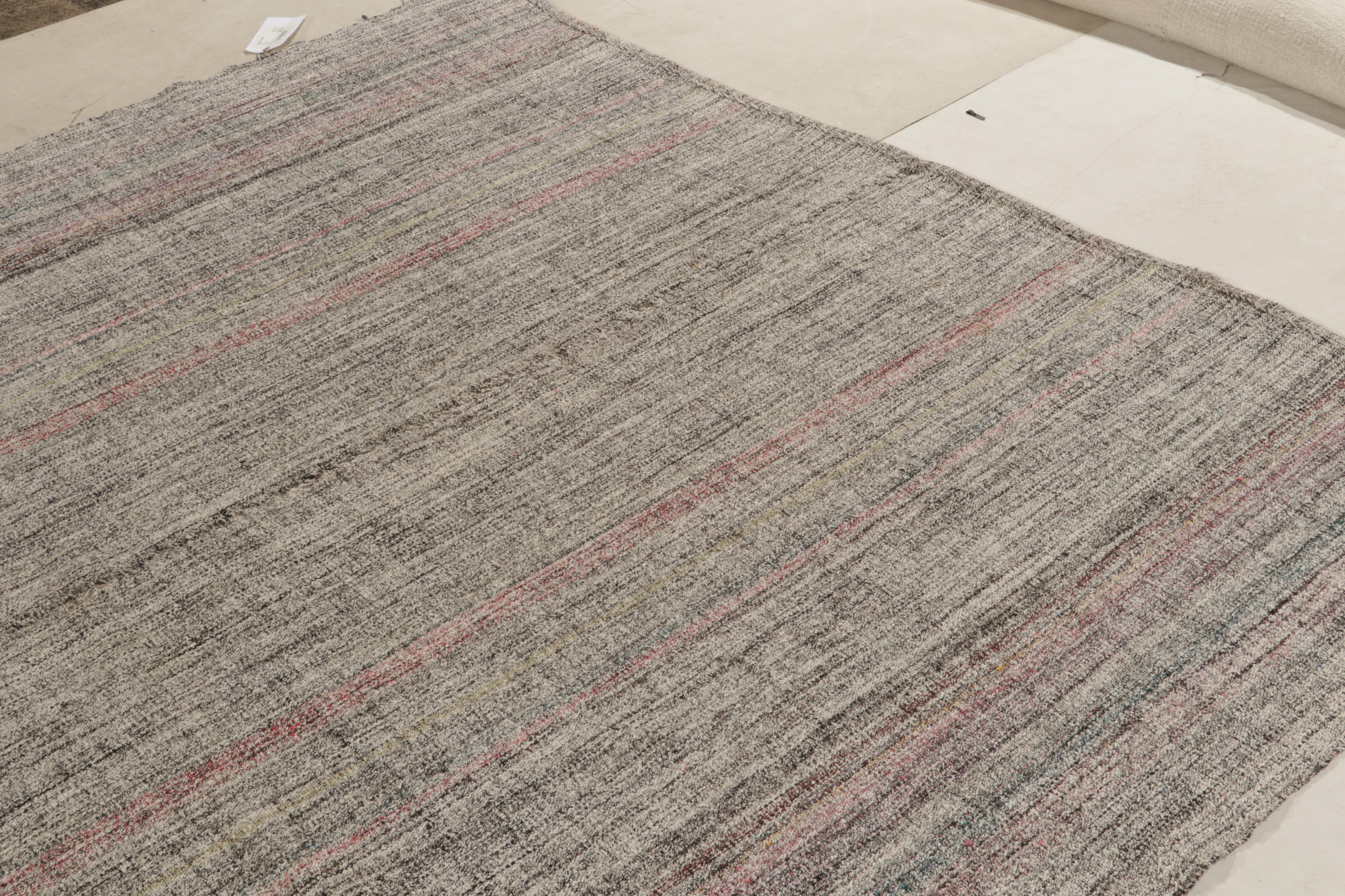 Vintage-Kelim-Teppich im schwarz-weiß-rosa Streifenmuster von Teppich & Kelim (Mitte des 20. Jahrhunderts) im Angebot