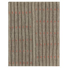 Vintage-Kelim-Teppich in Grau mit schwarzen Streifen und roten Motiven von Teppich & Kelim