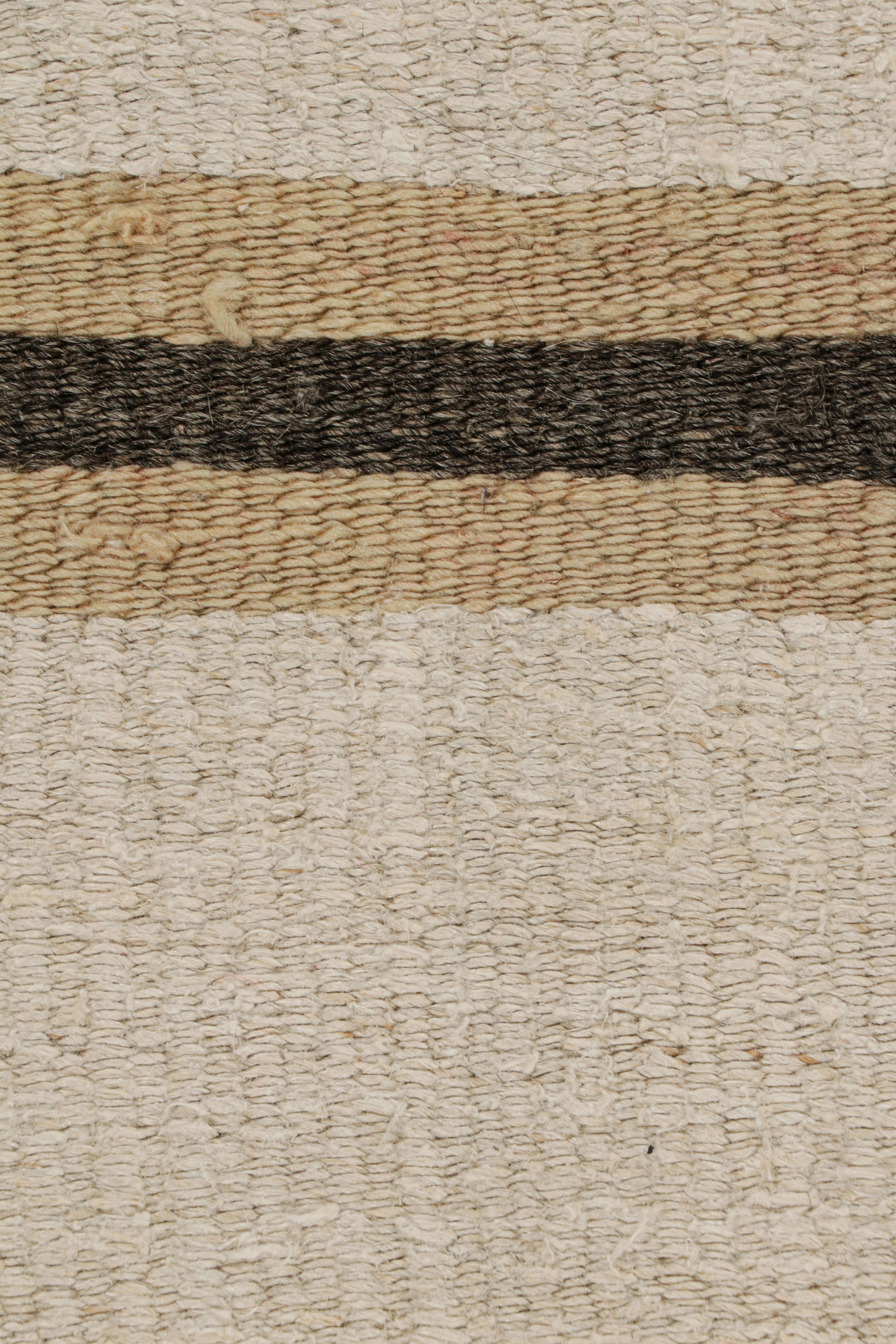 Tappeto Kilim vintage in bianco sporco, motivo a strisce rosse, stile pannello di Rug & Kilim In condizioni buone in vendita a Long Island City, NY